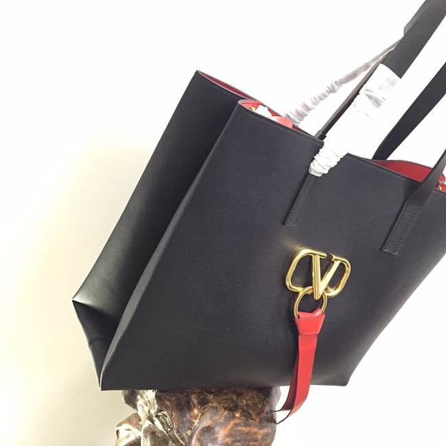 Vallentinno Garavani Tote