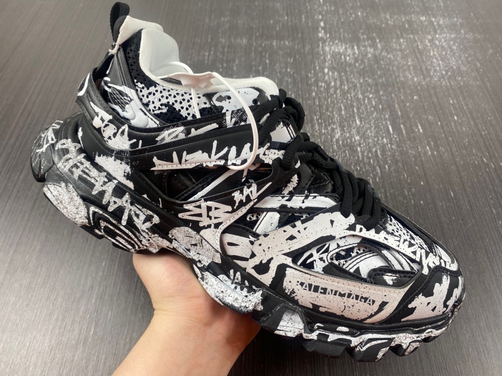 Blncig Track Graffiti Black White 542023W3RRA1090