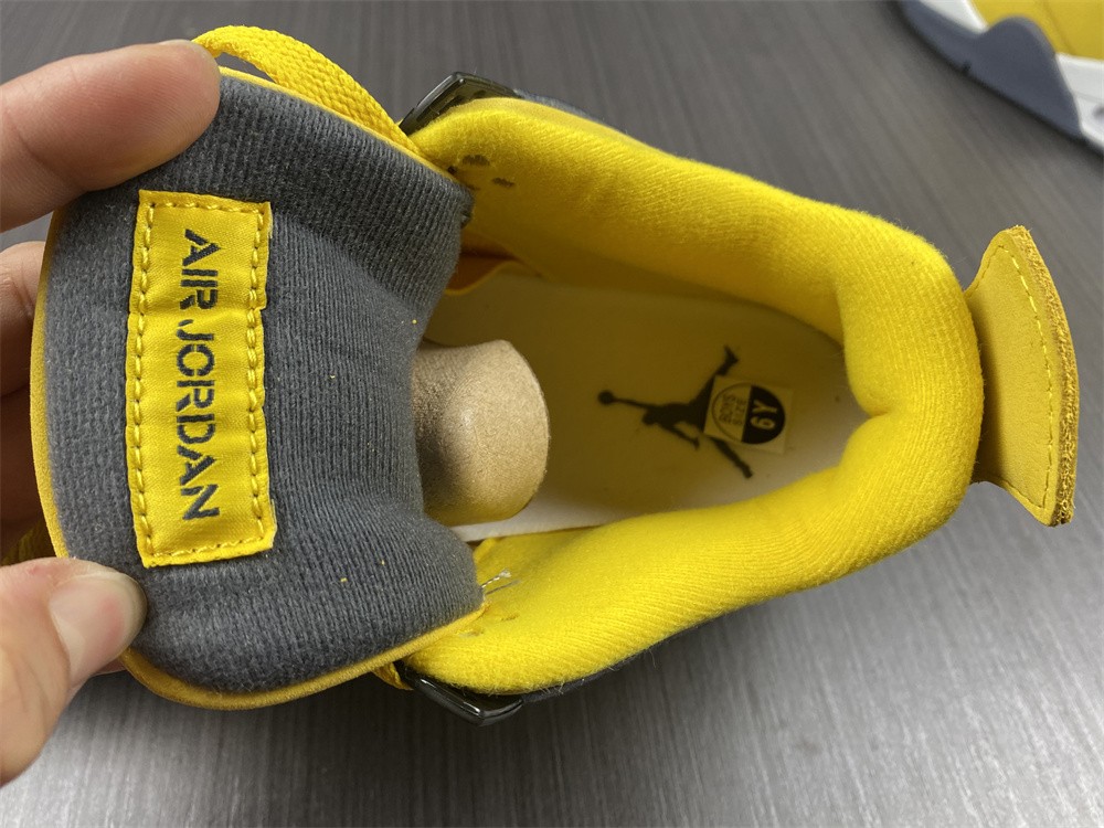 Nike Air Jordan 4 Retro Lightning (2021) CT8527-700