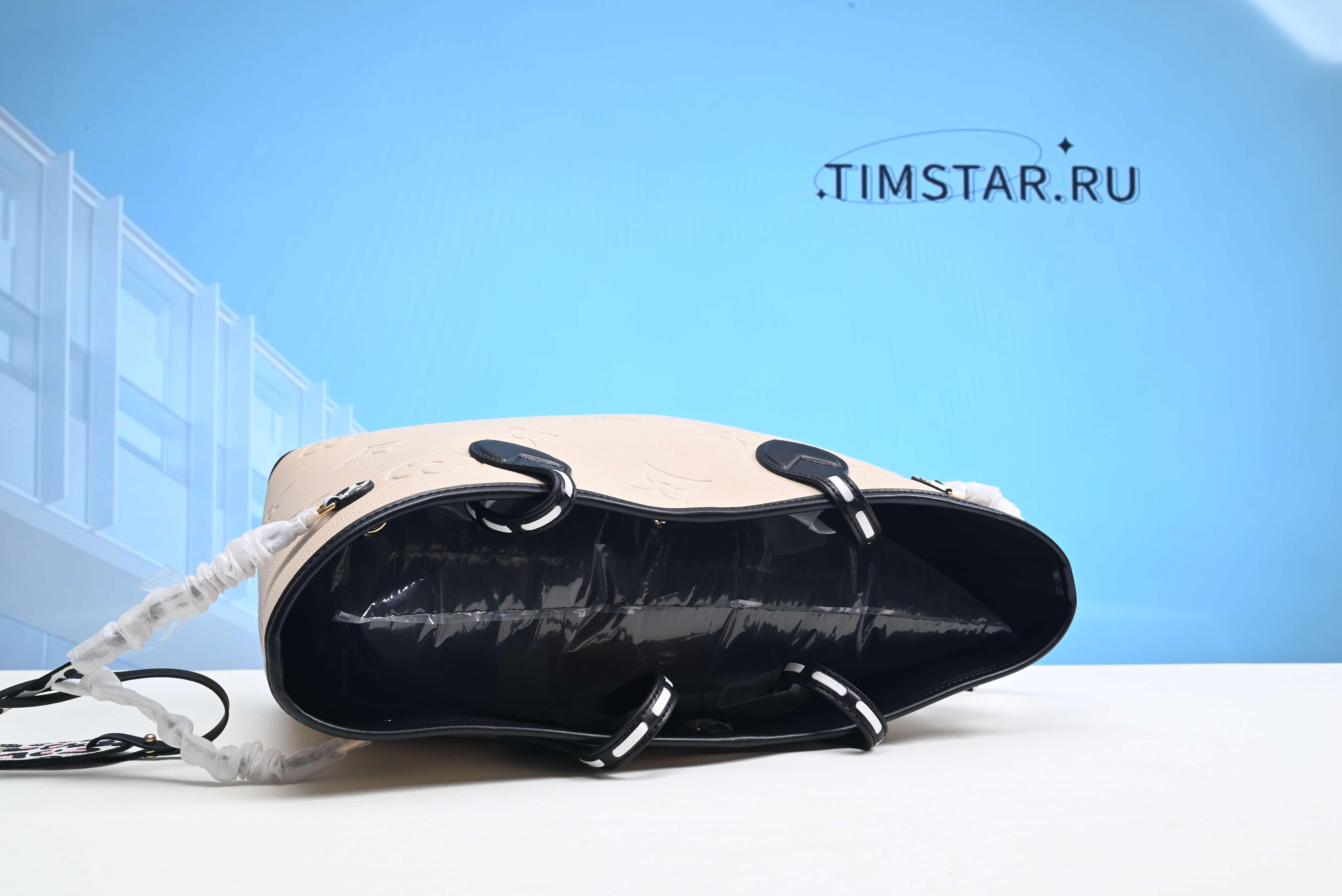 LsVttn Wild of Heart Neverfull White Bag