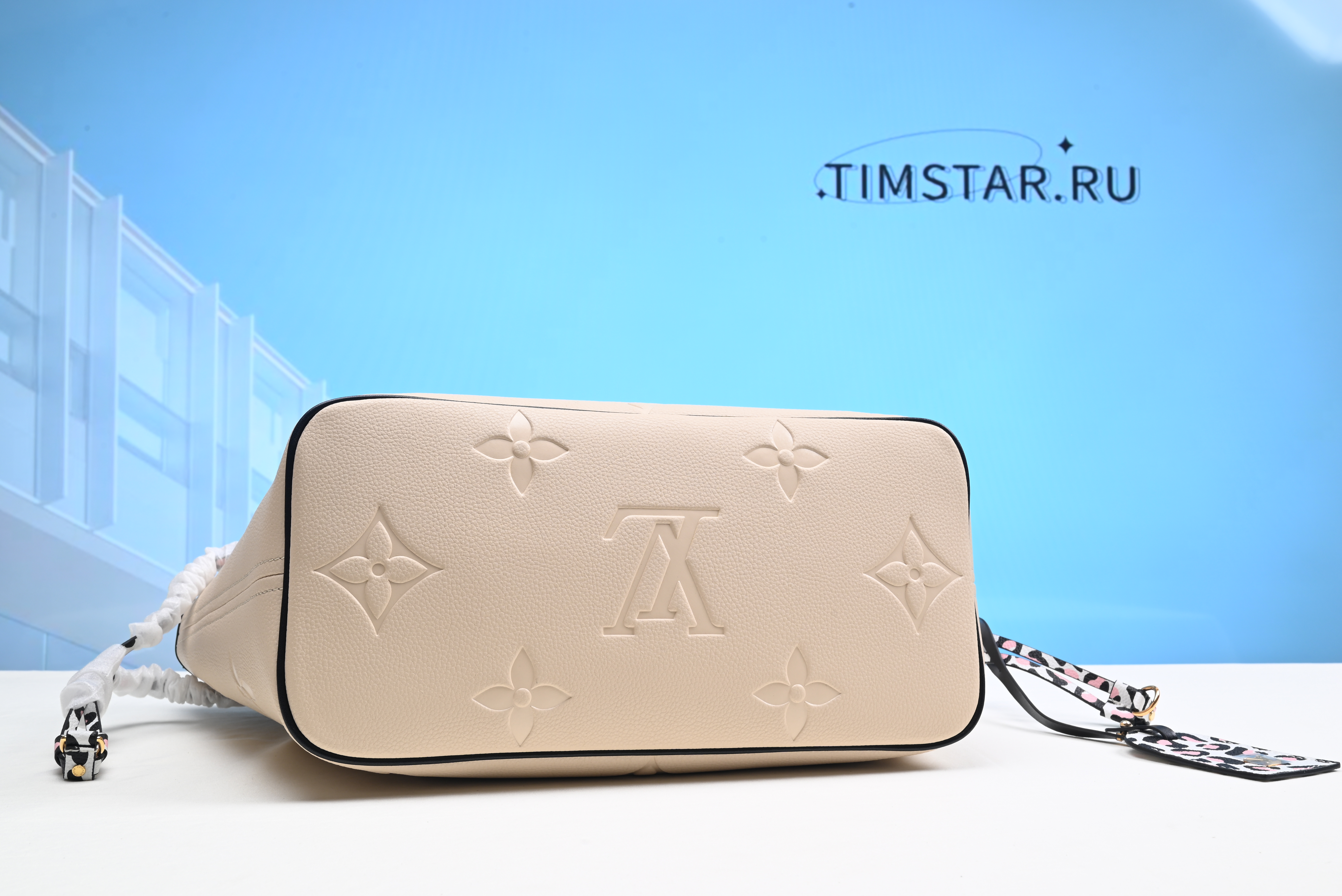 LsVttn Wild of Heart Neverfull White Bag