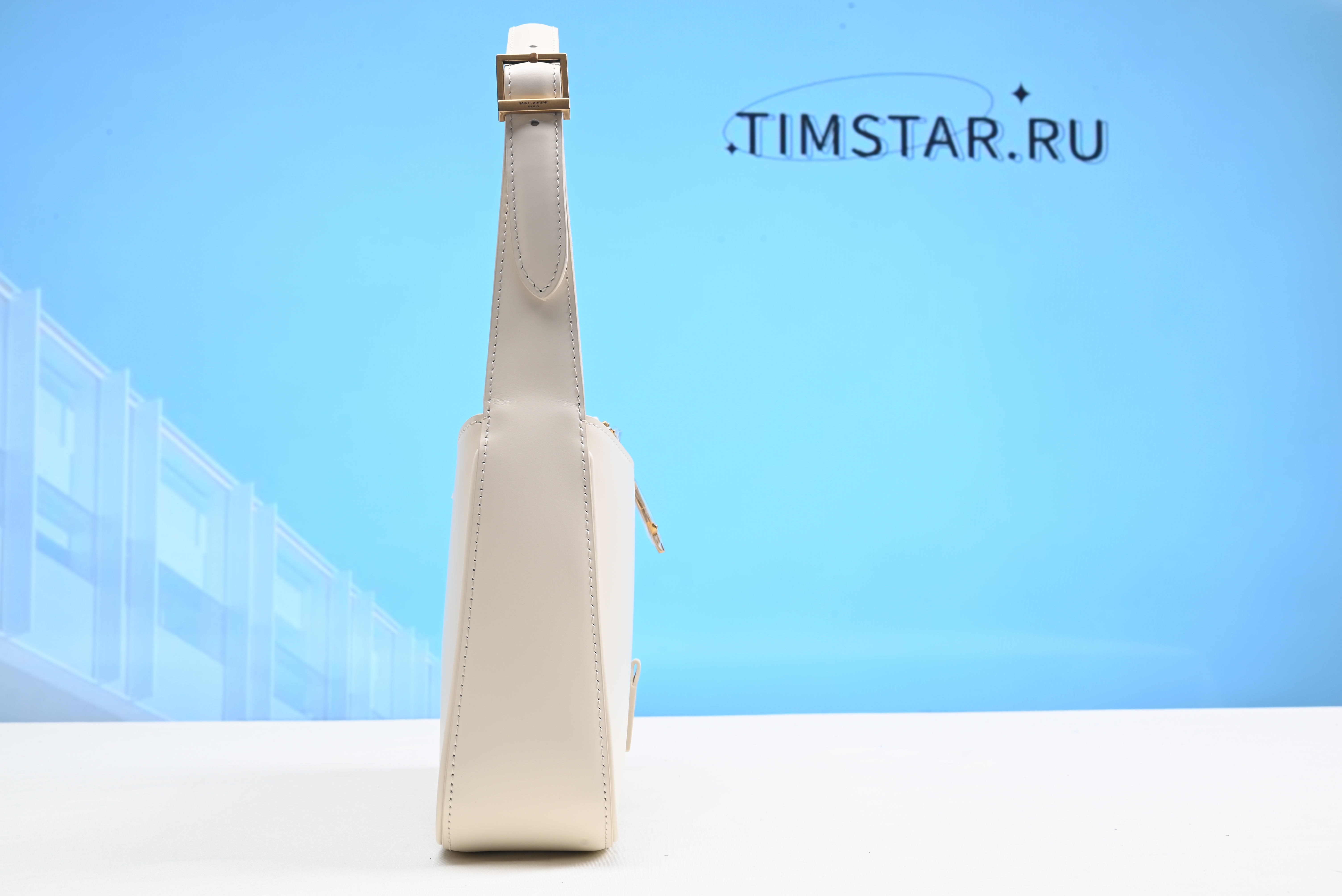 YSL Le 5 À 7 Handbag 003