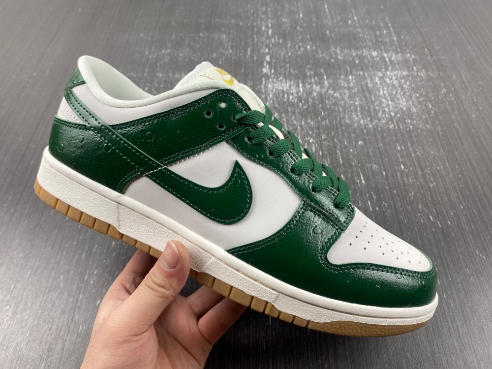 Dunk Low LX