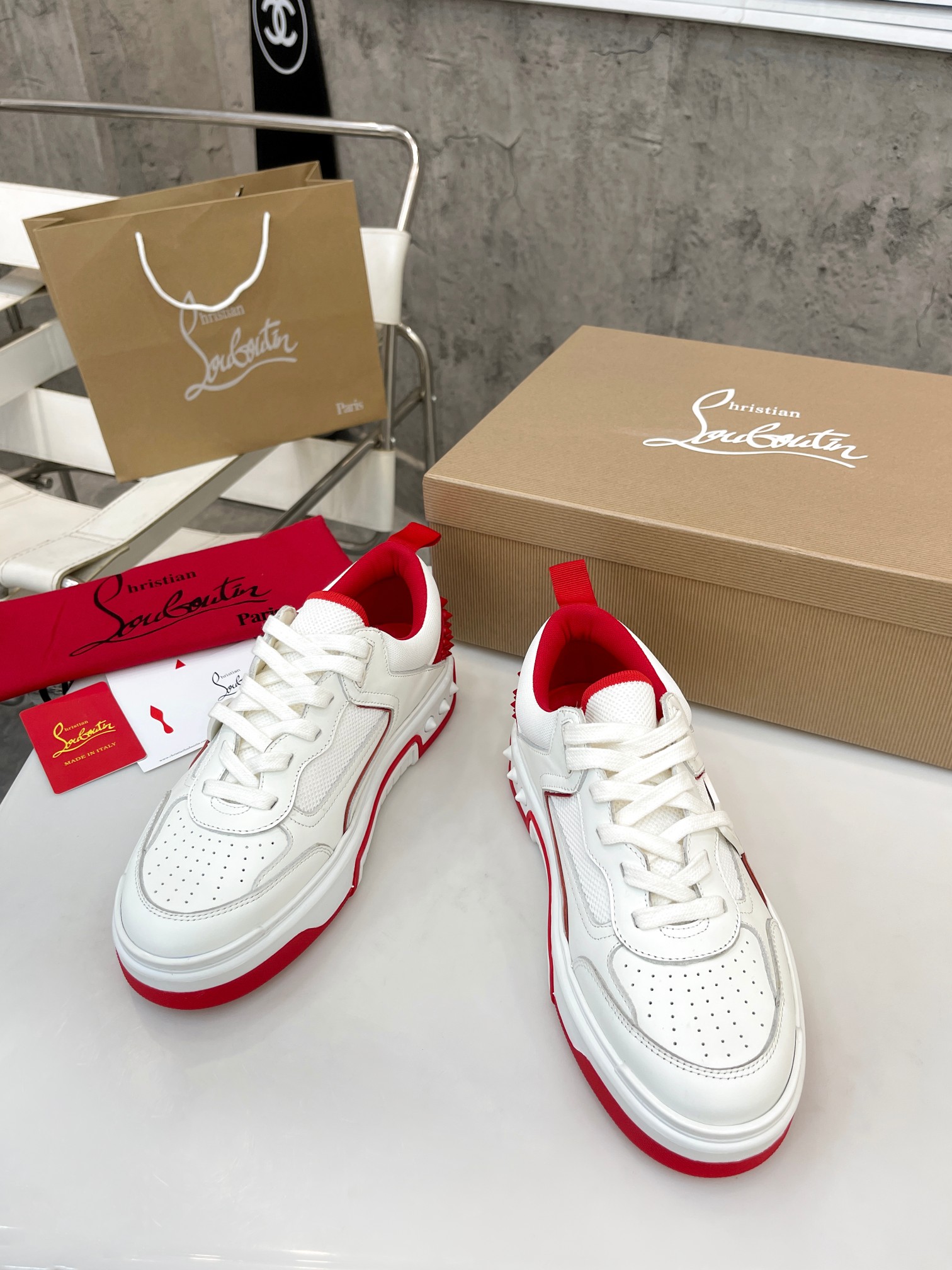 Chrstn Lbtn CL SNEAKERS white