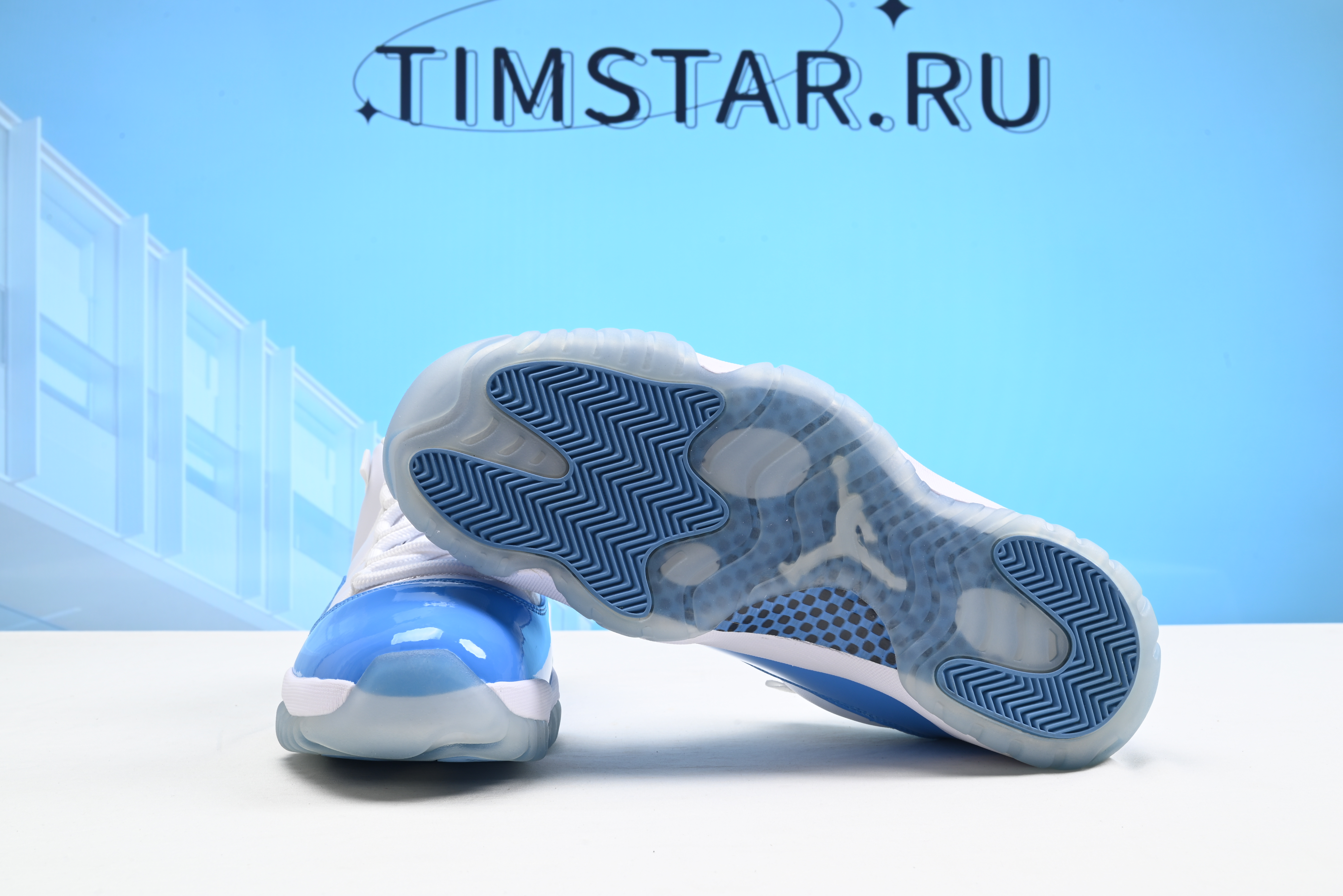 Jordan 11 Retro Low University Blue 528895-106