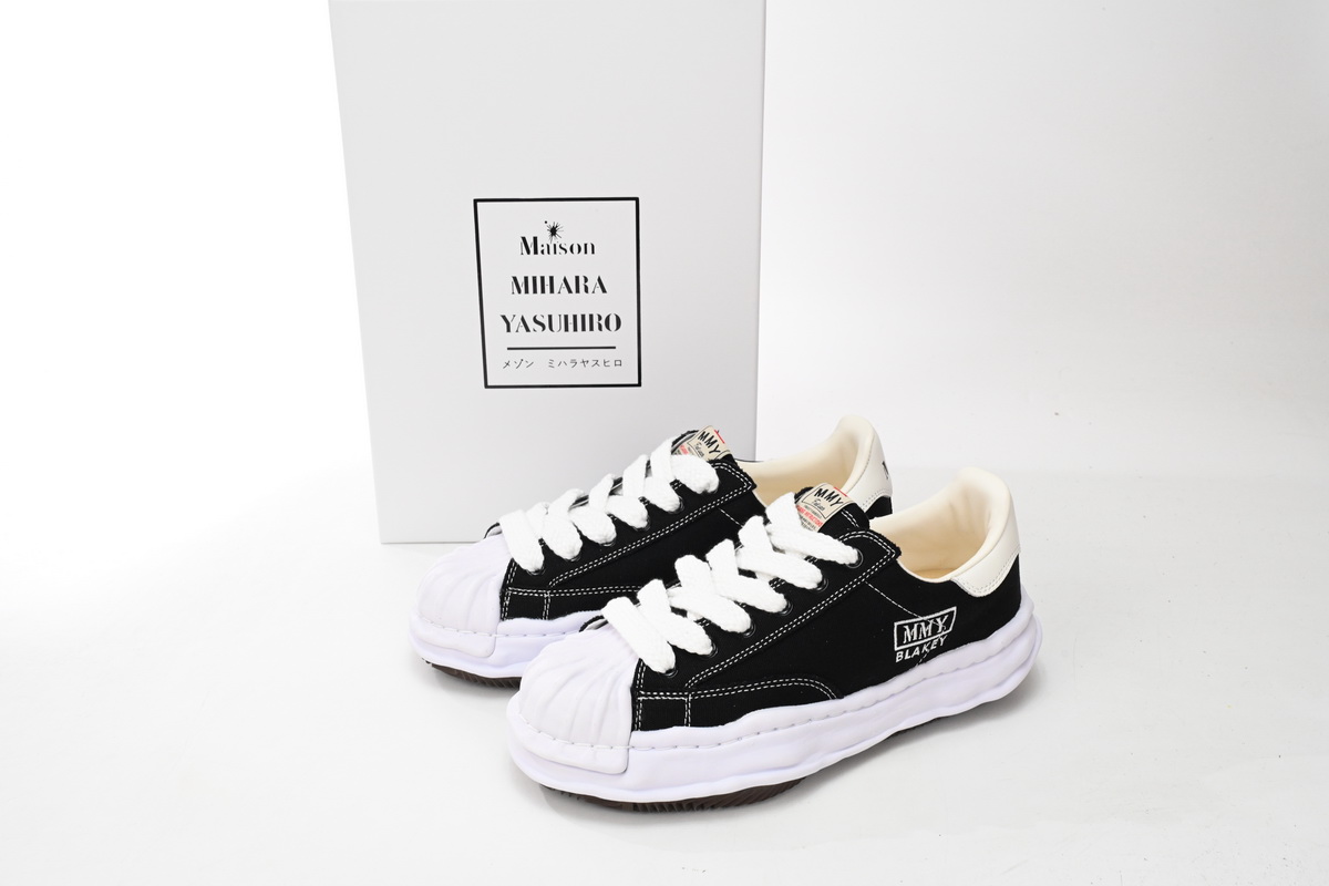 Mais0n Mihara Yasuhir0 White And Black Background