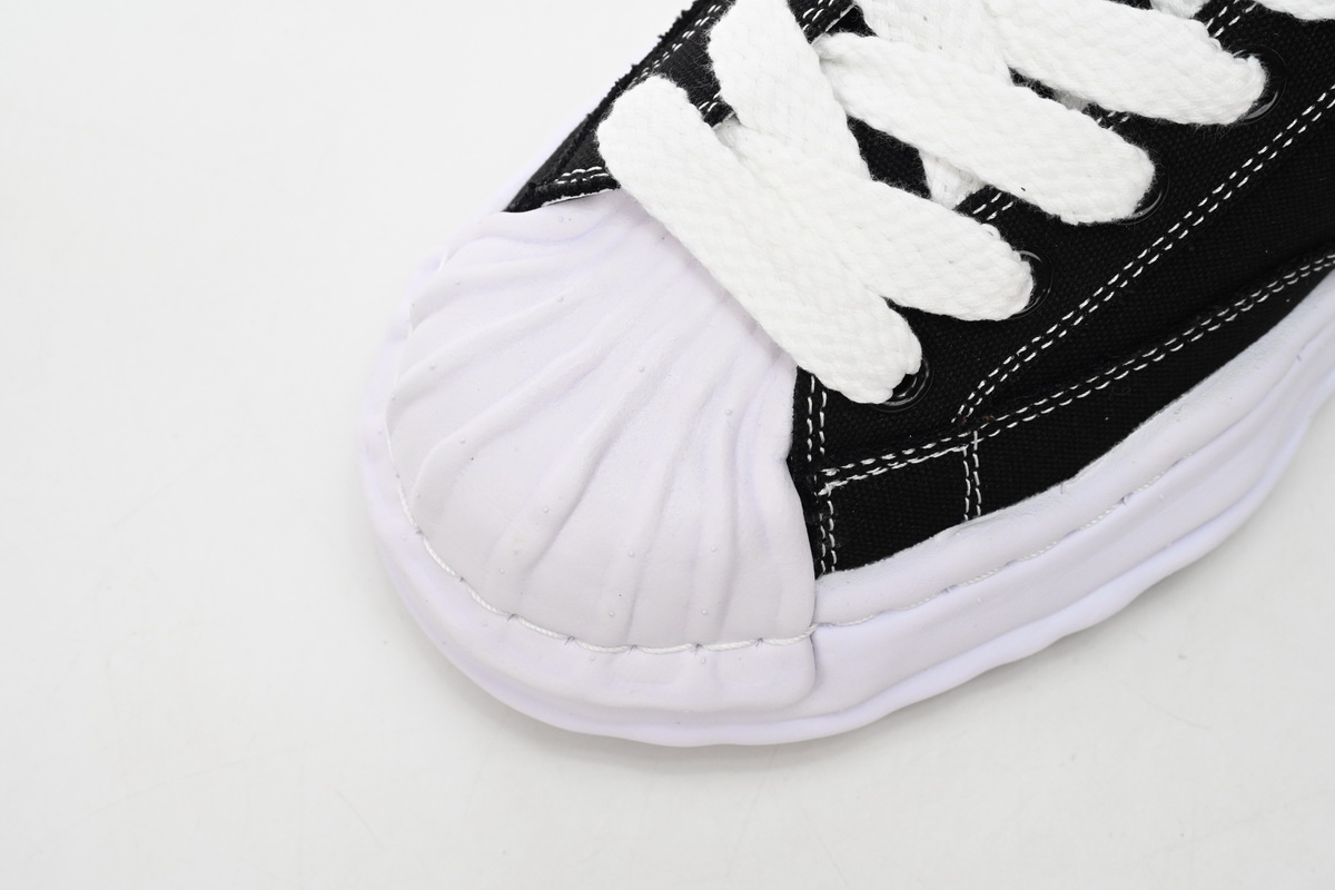 Mais0n Mihara Yasuhir0 White And Black Background