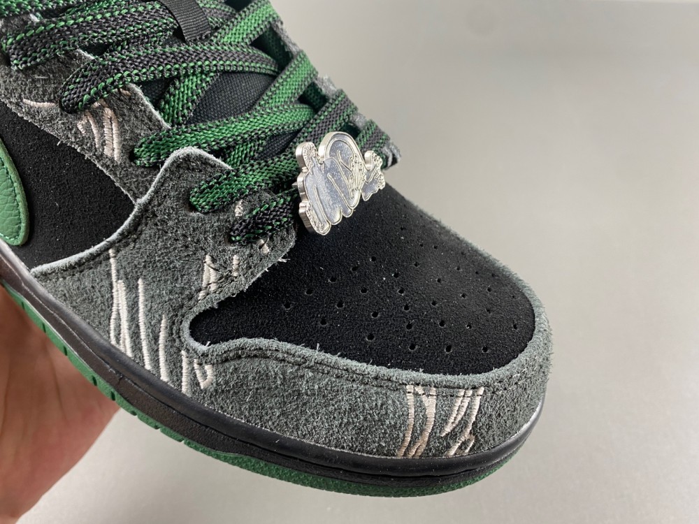 Nike SB Dunk Low There Skateboards HF7743-001