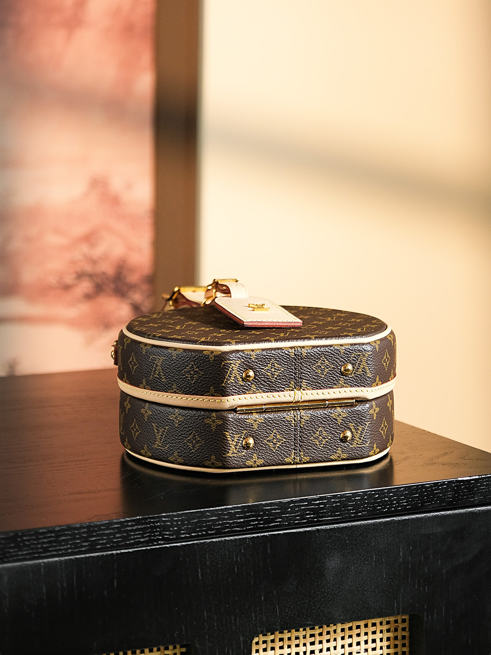 LsVttn petite boite chapeau bag