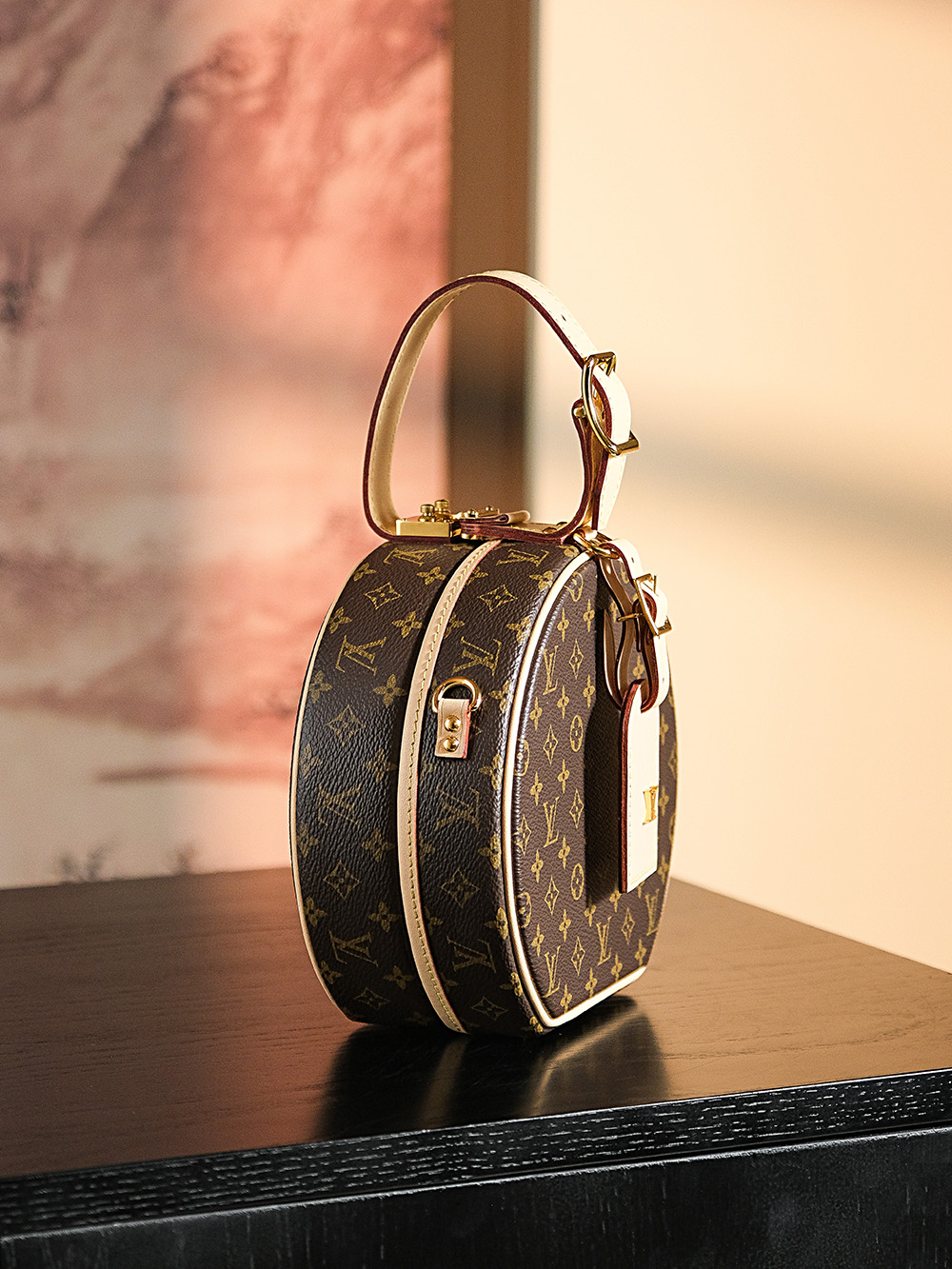 LsVttn petite boite chapeau bag