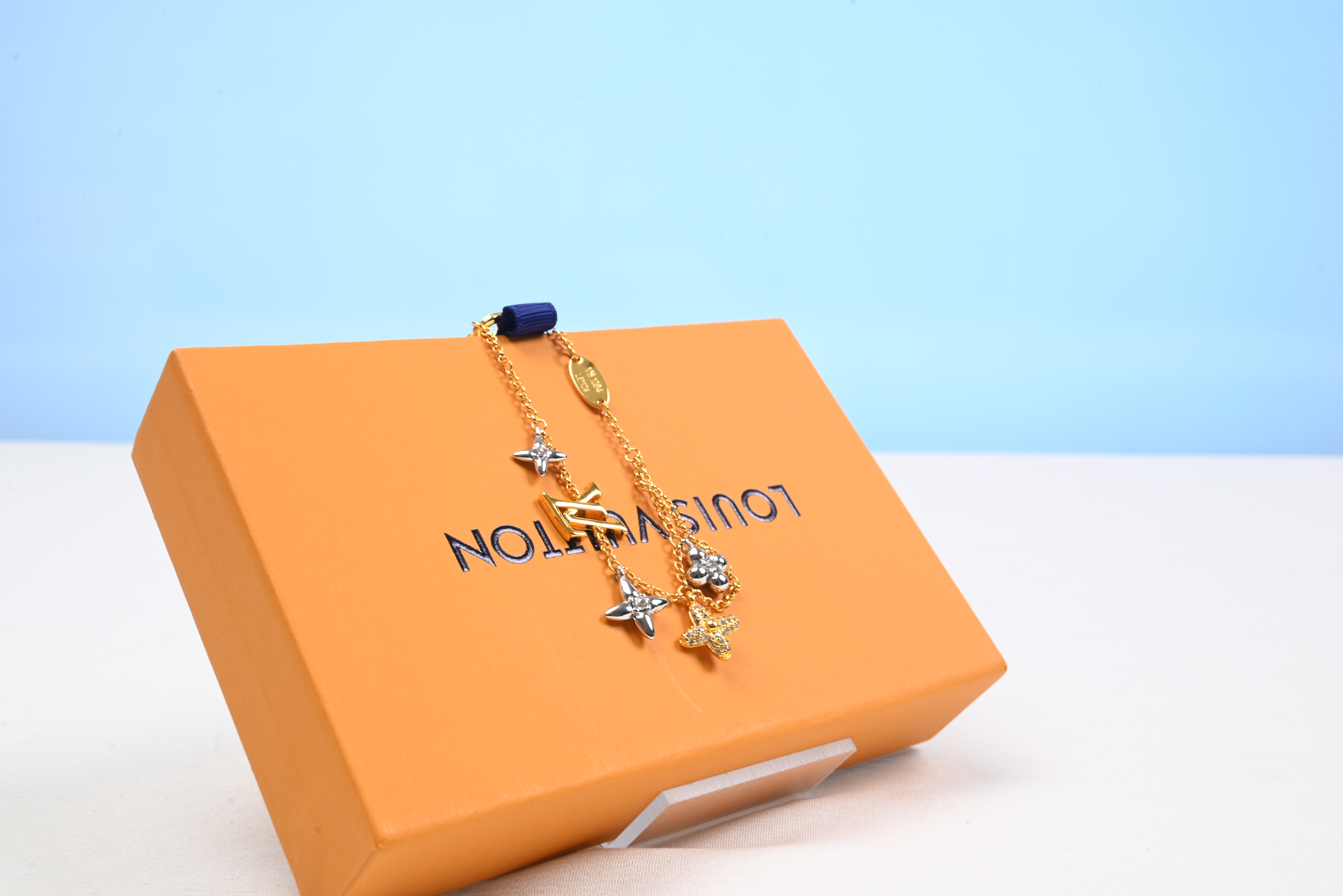 LsVttn flower Bracelet