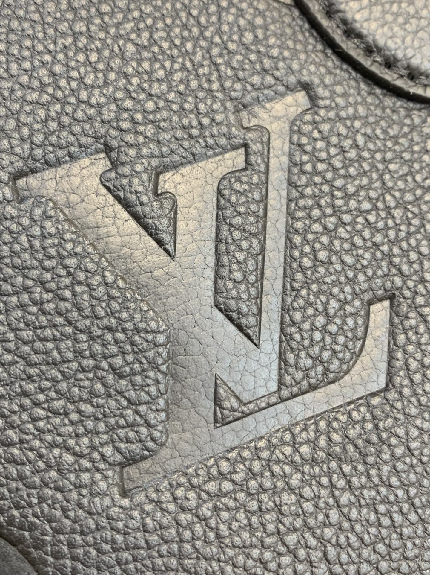 LsVttn ONTHEGO BB Crossbody bag 18cm