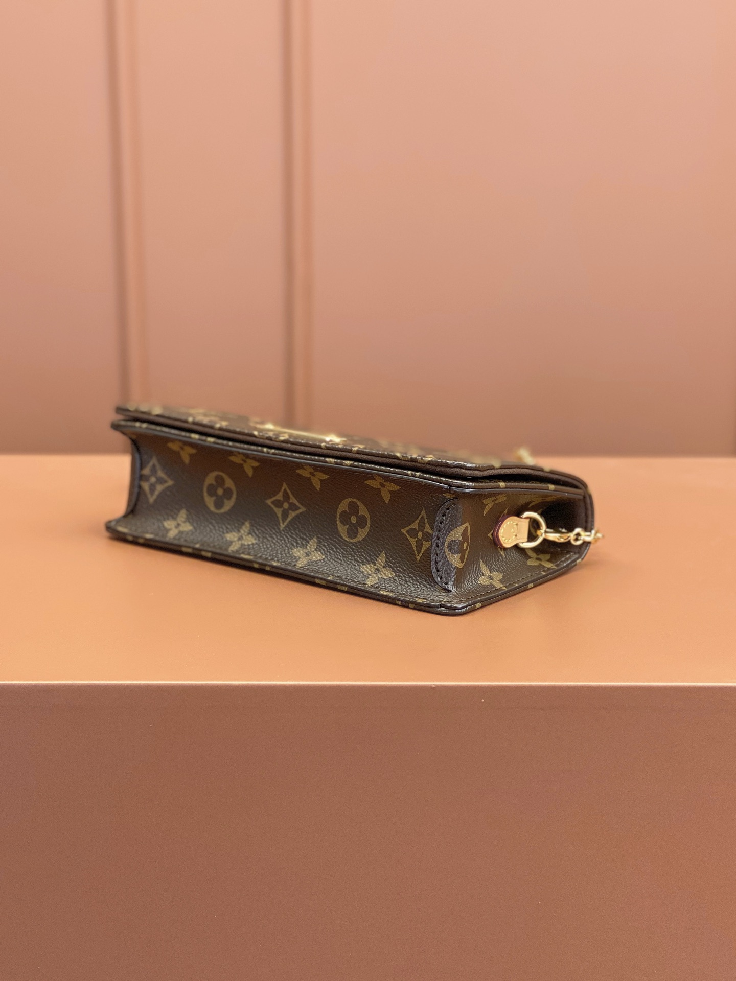 LsVttn WALLET ON CHAIN LILY bag20cm