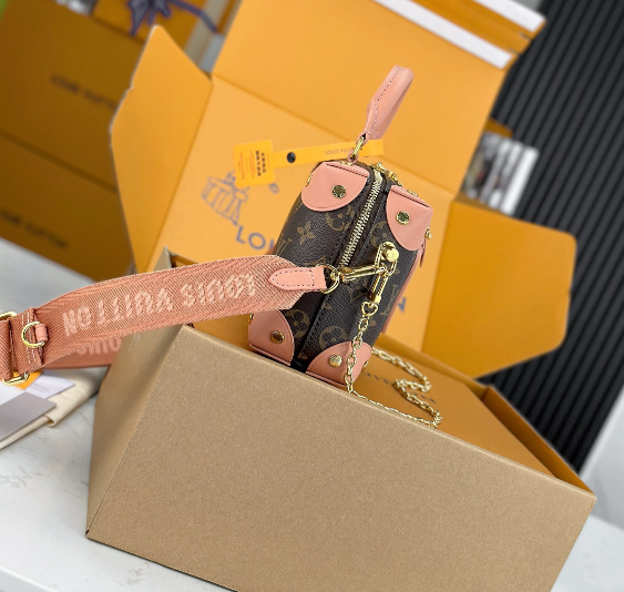 LsVttn PETITE MALLE SOUPLE bag 20cm