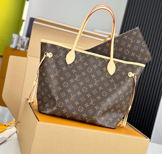 LsVttn NEVRFULL bag 32cm