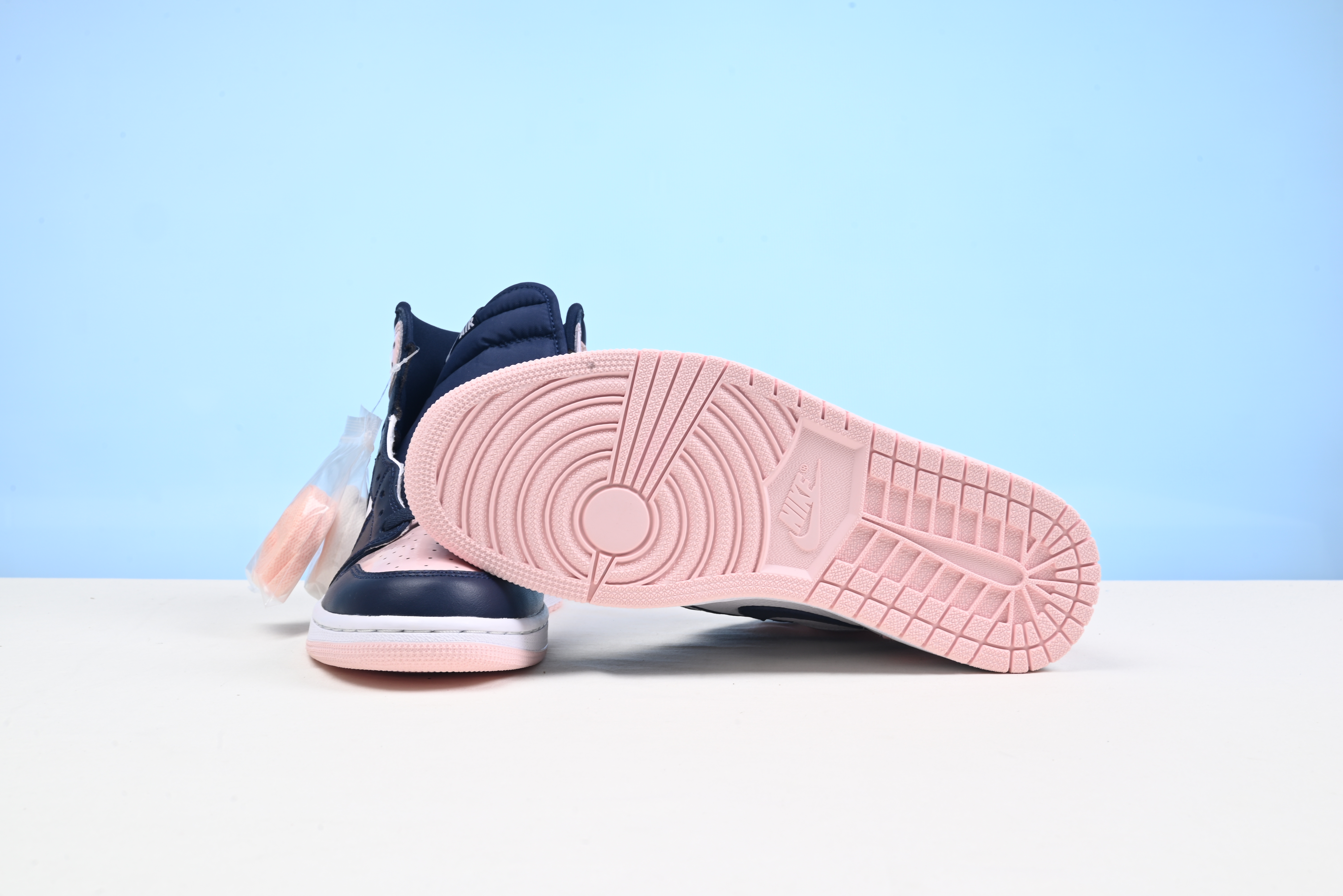 Air Jordan 1 High OG Atmosphere DD9335-641