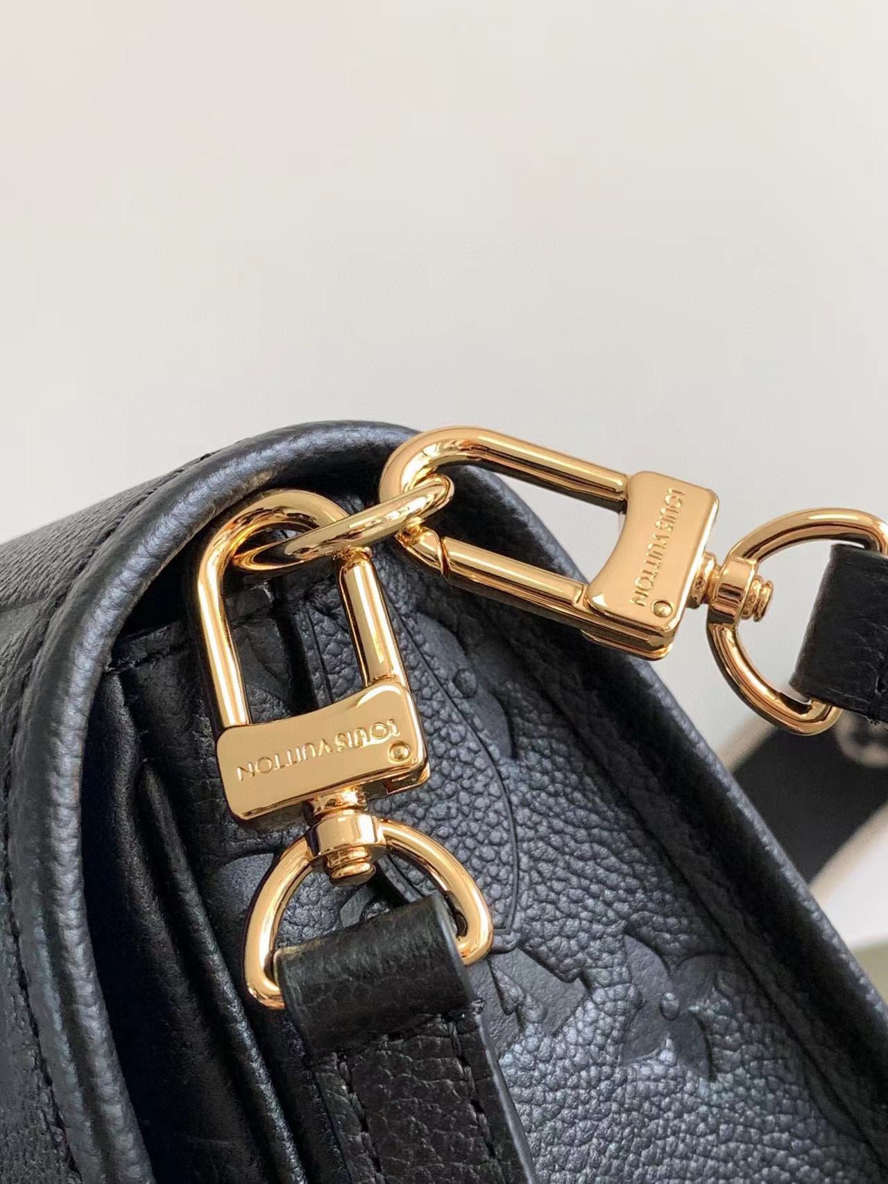 LsVttn Bag 62123194 black 23cm