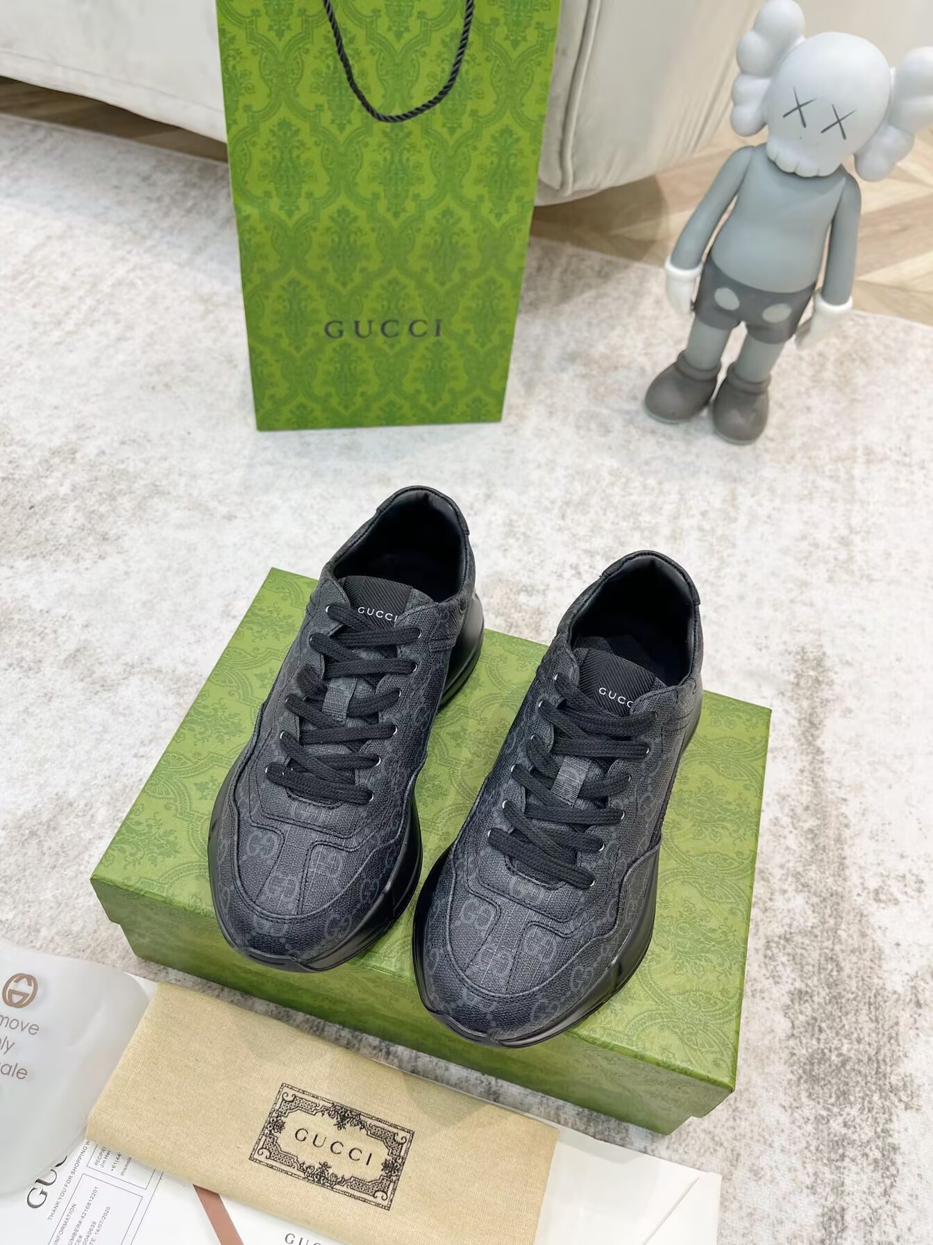 Guccii1 Rhyton leather trainers