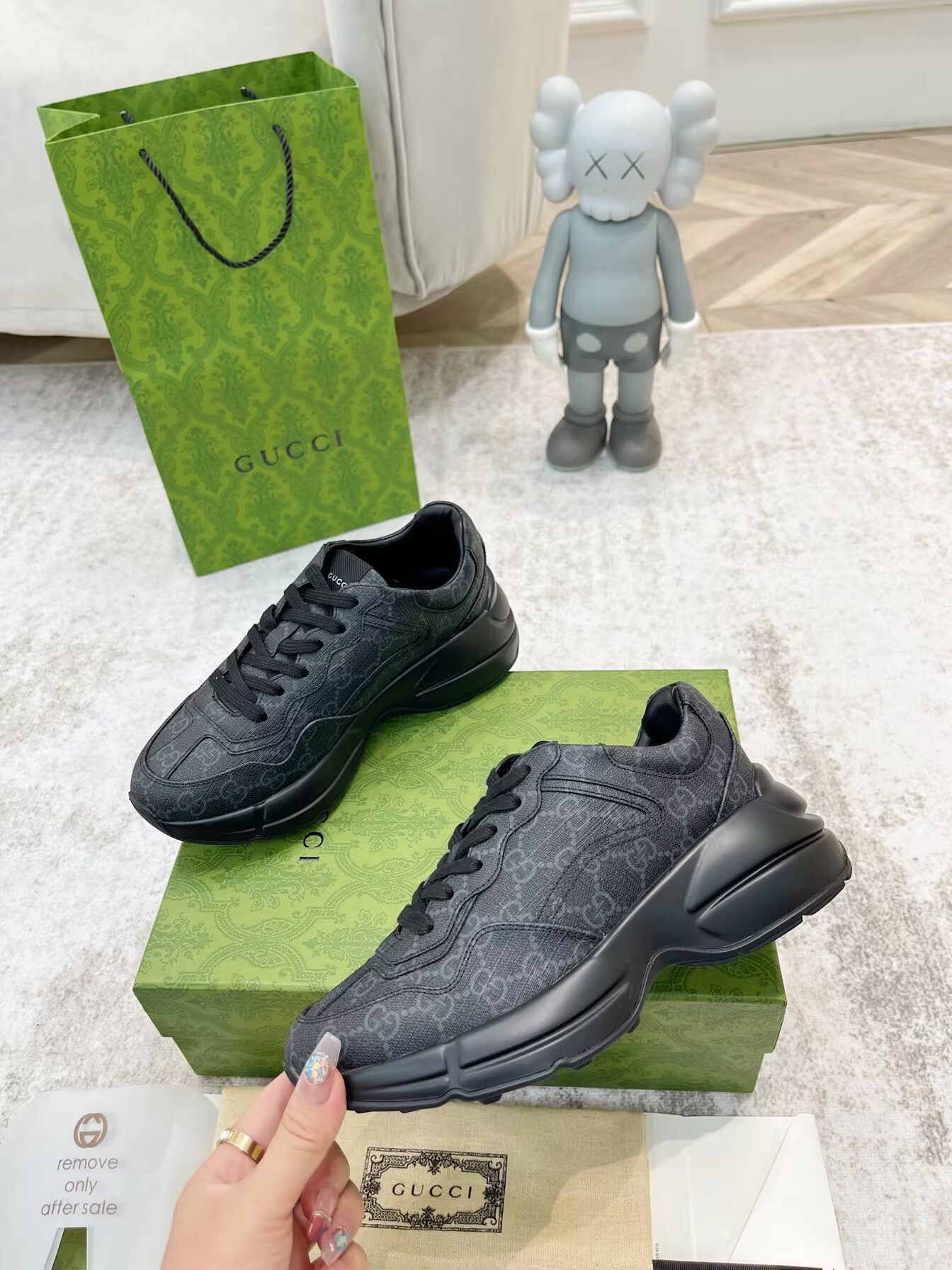 Guccii1 Rhyton leather trainers