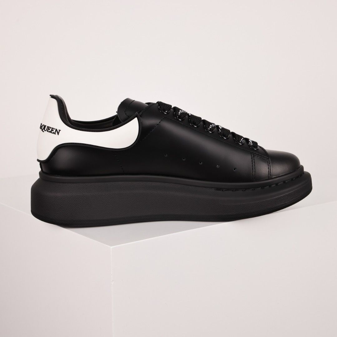 Alxndr McQN Oversized Black White Tab