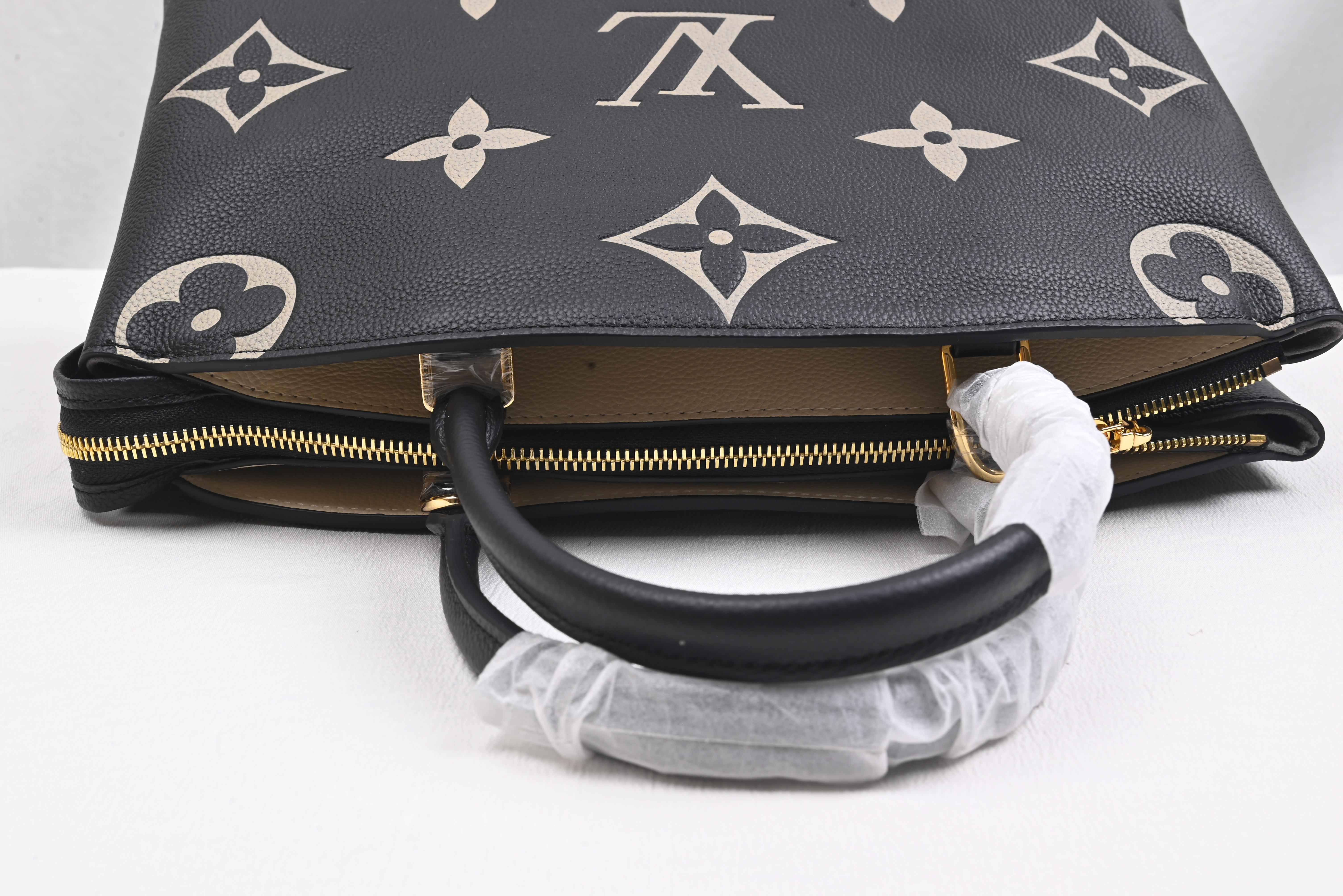 LsVttn Pre-Owned 34cm