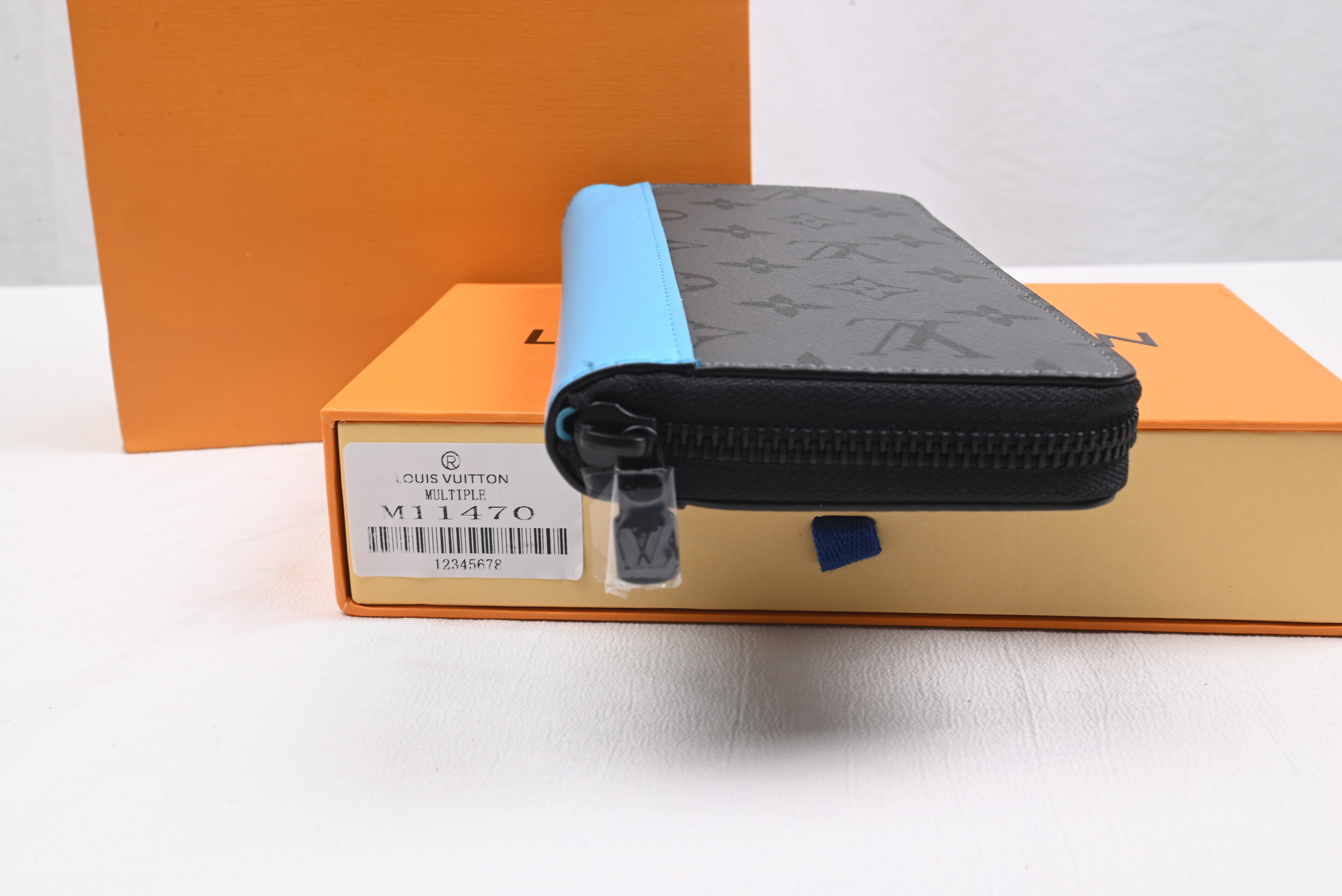 LsVttn wallet black and blue