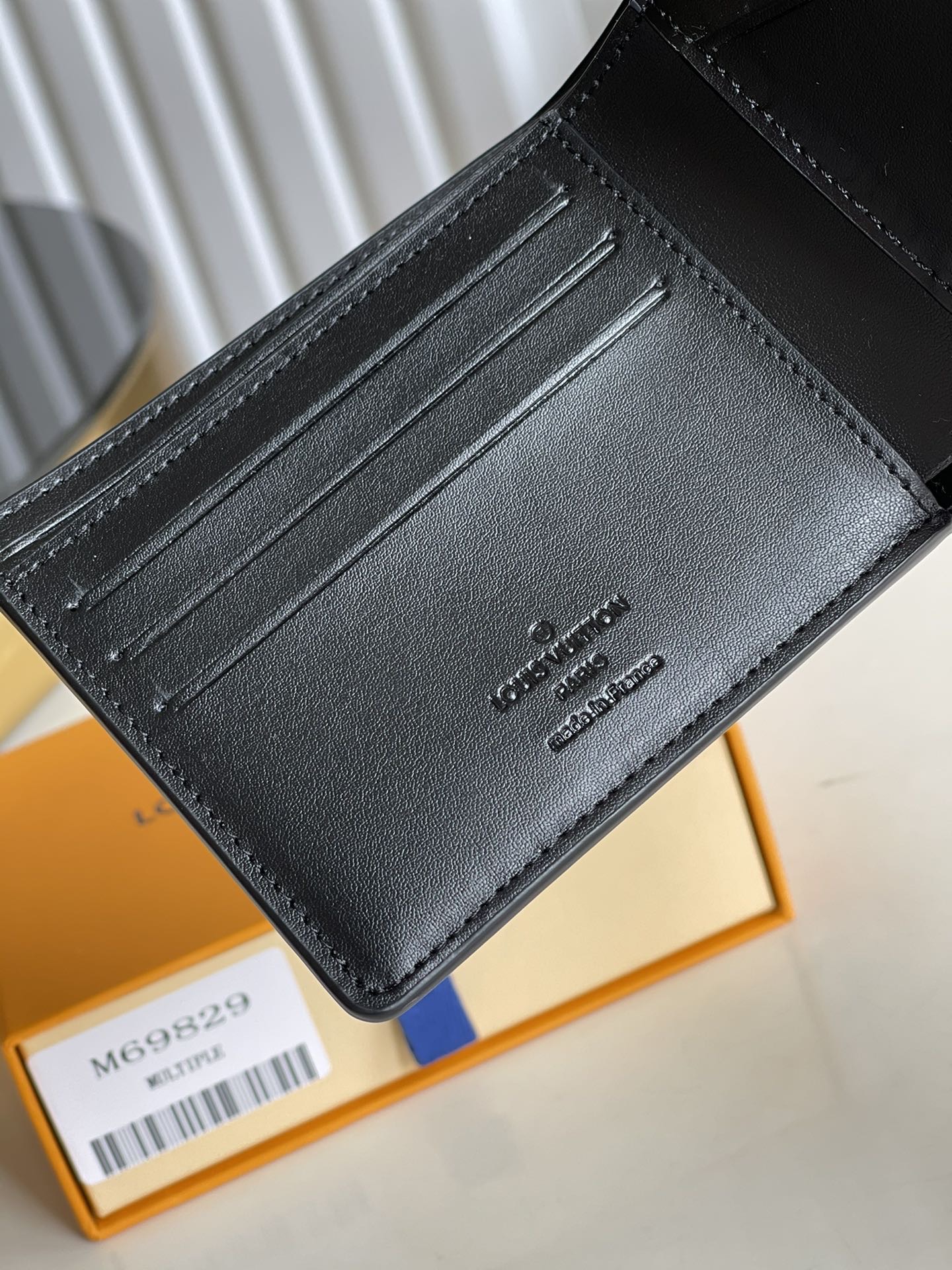 LV MULTIPLE WALLET M69829