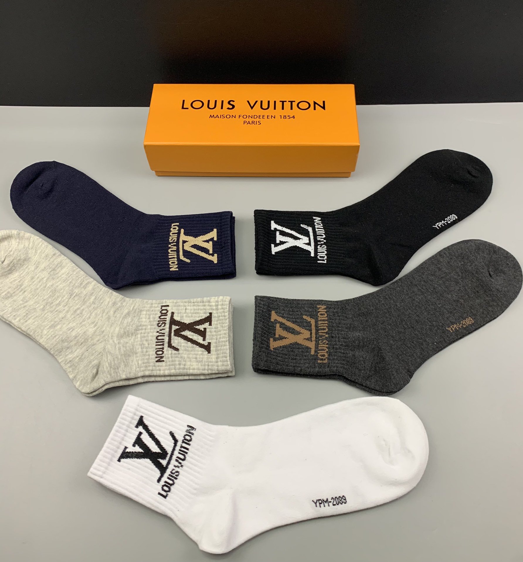 LsVttn Socks 5 pieces per box 01