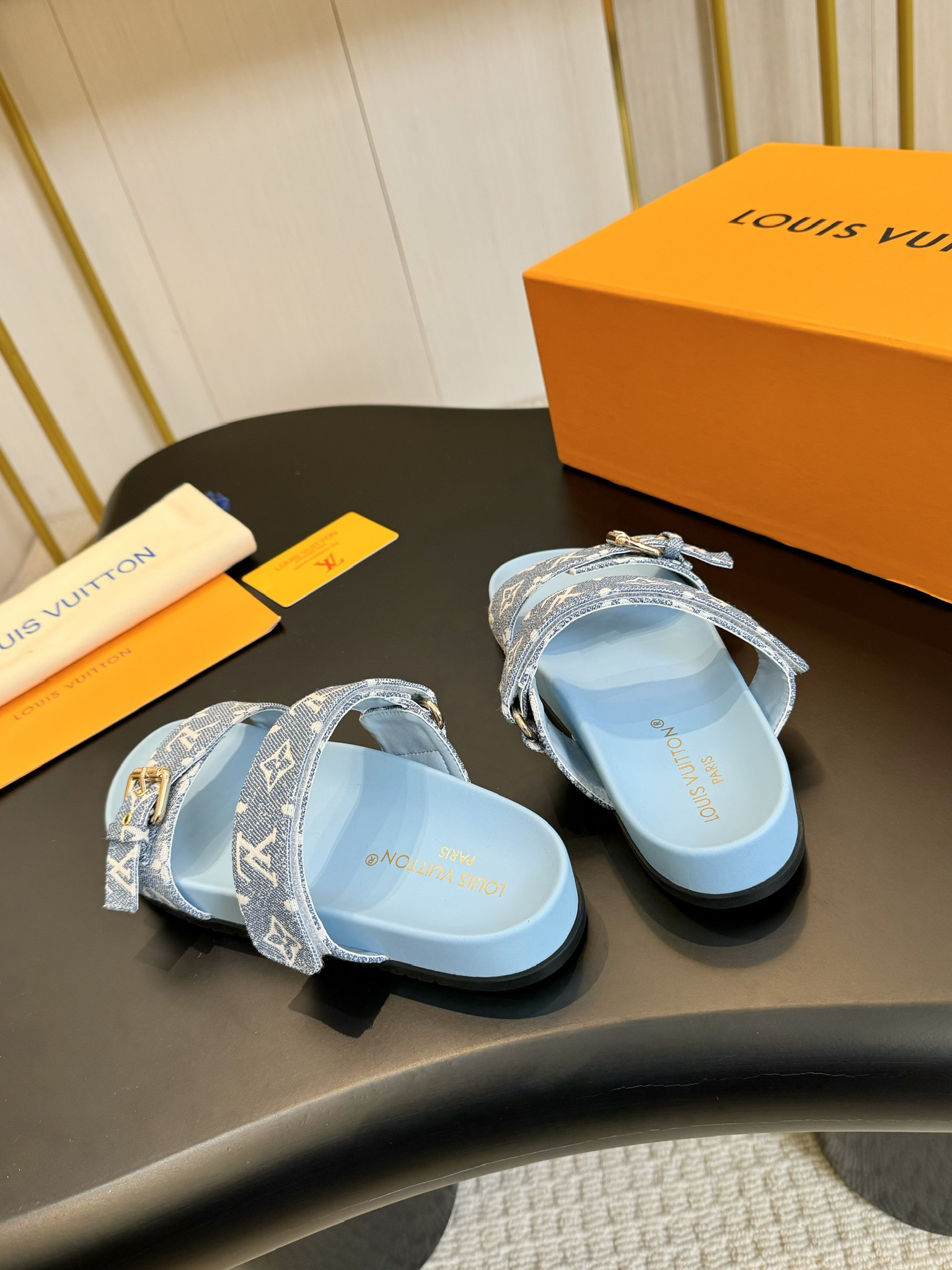 LsVttn sandals slides 02