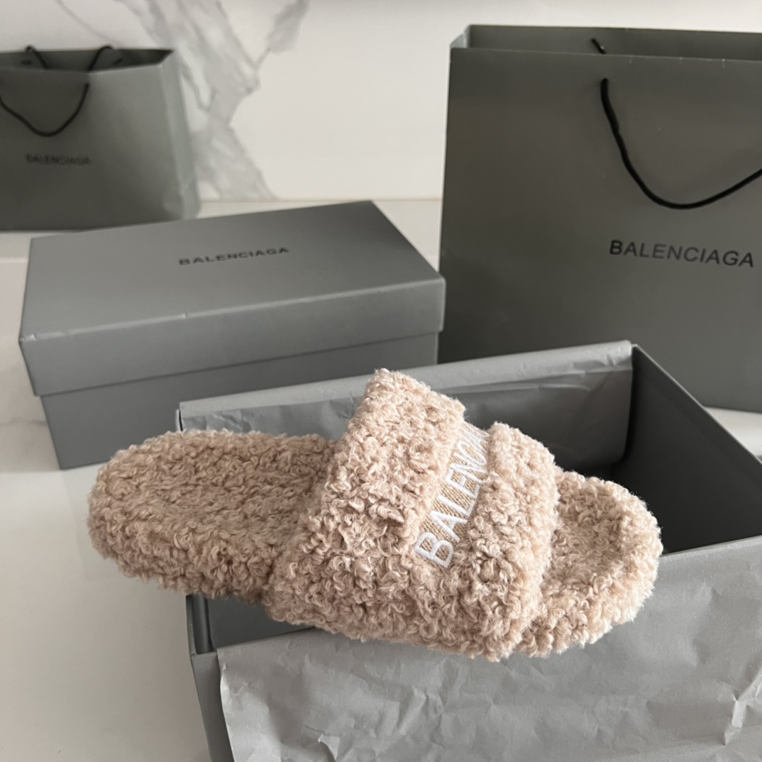 Balenciaga slides 19123082