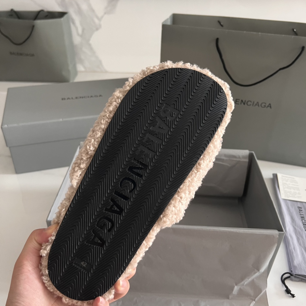 Balenciaga slides 19123082