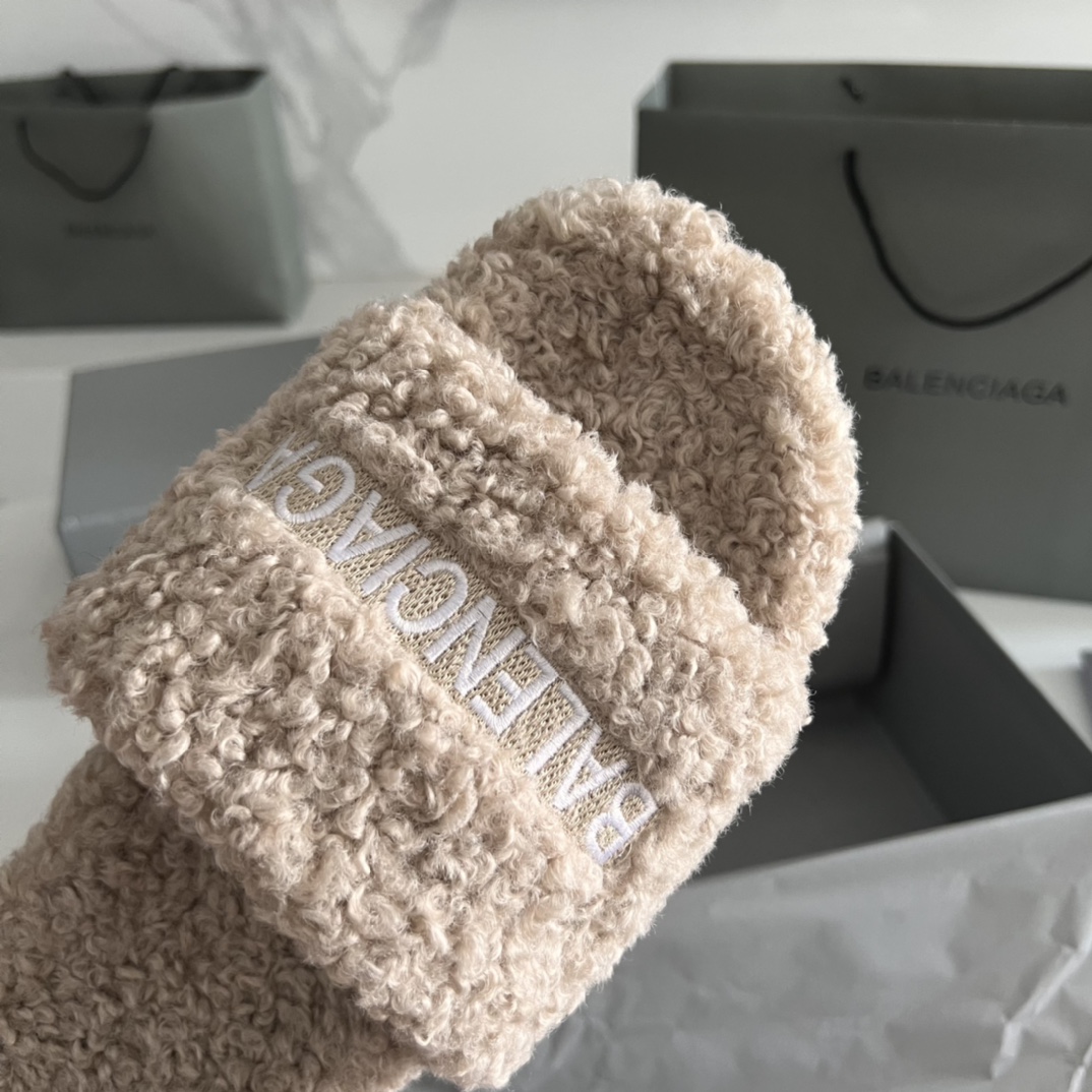 Balenciaga slides 19123082
