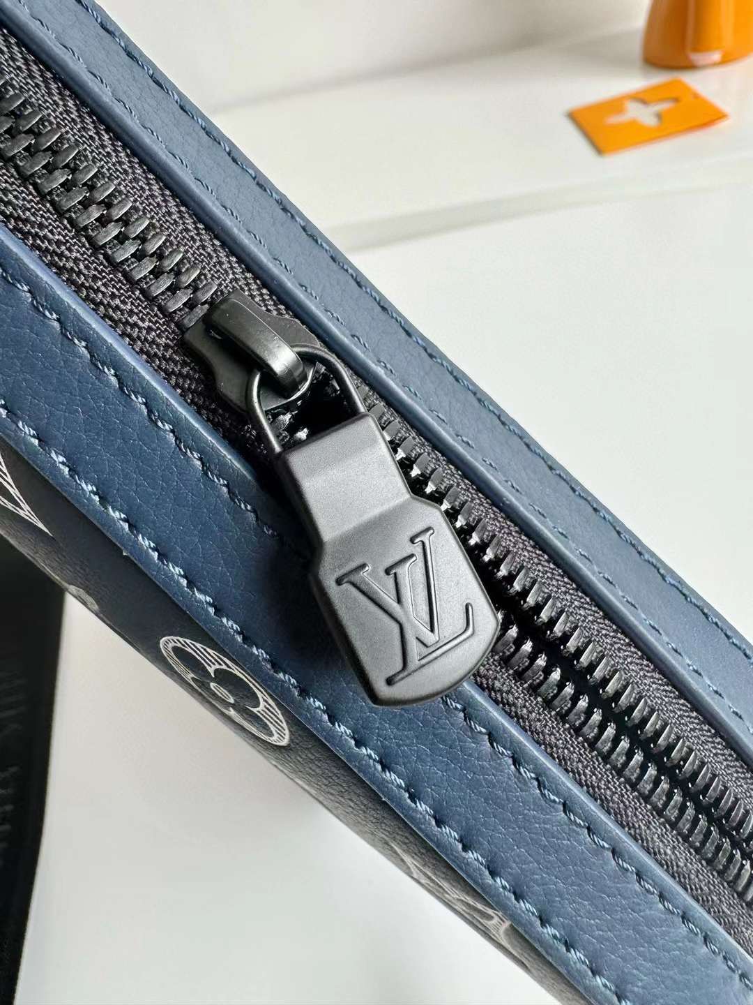 L0UlS VUlTT0N Trio Messenger G65 M24753