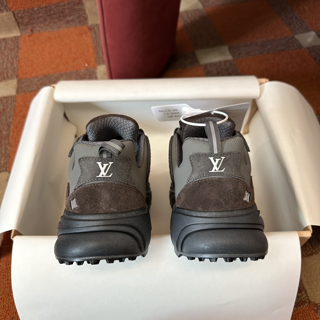 LV sneaker 2025011005