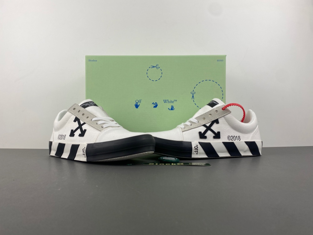 Off-White c/o Virgil Abloh Vulc Low Top black and white