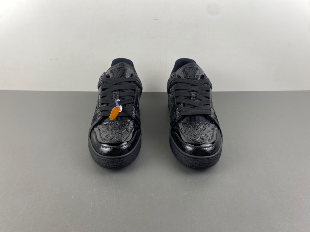 Louis Vuitton LV trainer black
