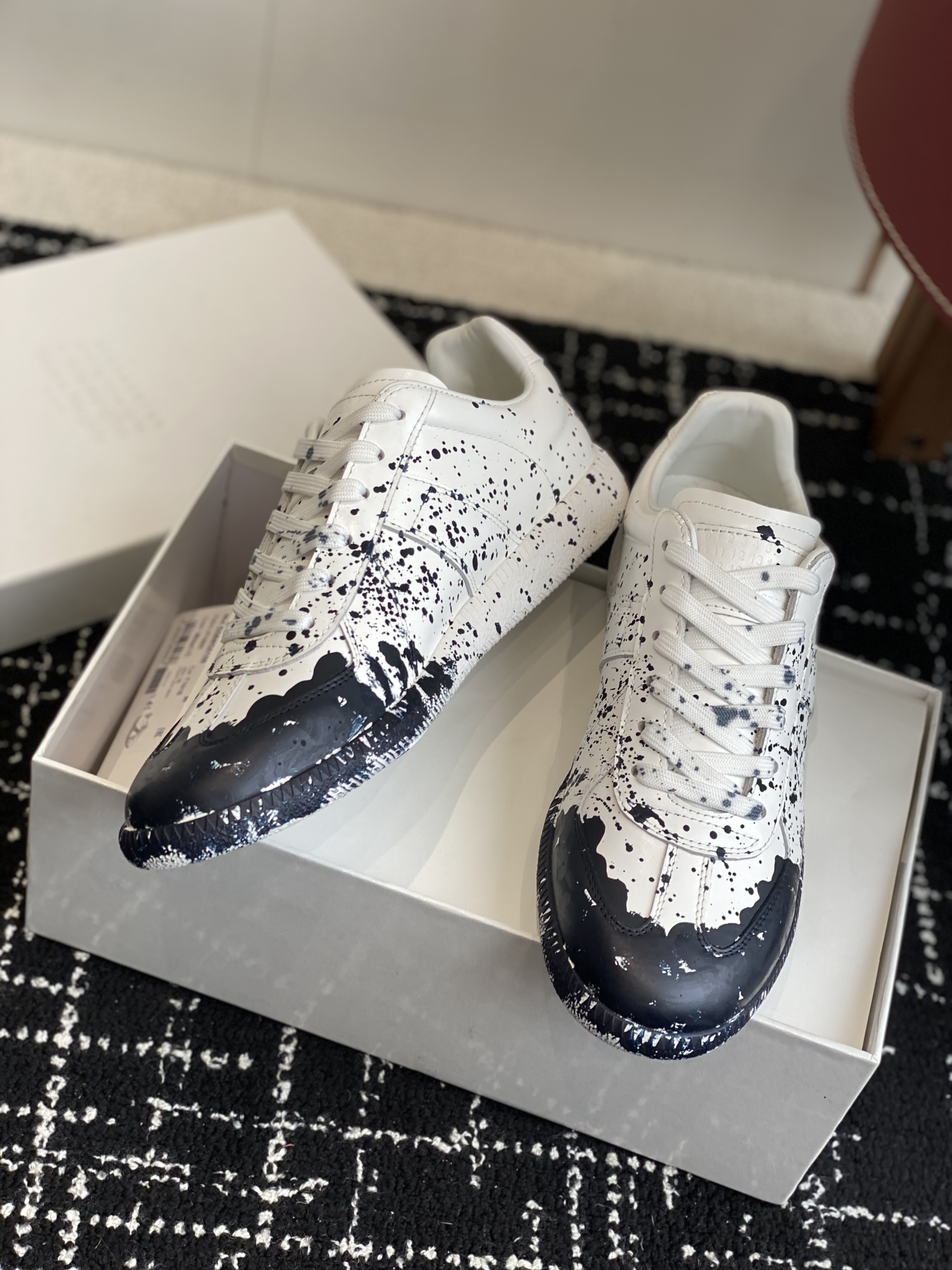 Maison Margiela Replica White and black sneaker