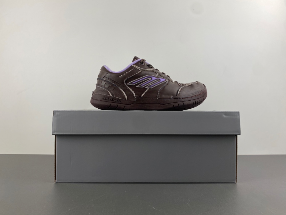 Balenciaga 18 Hamptons Worn-Out 841763 WCURS 2050