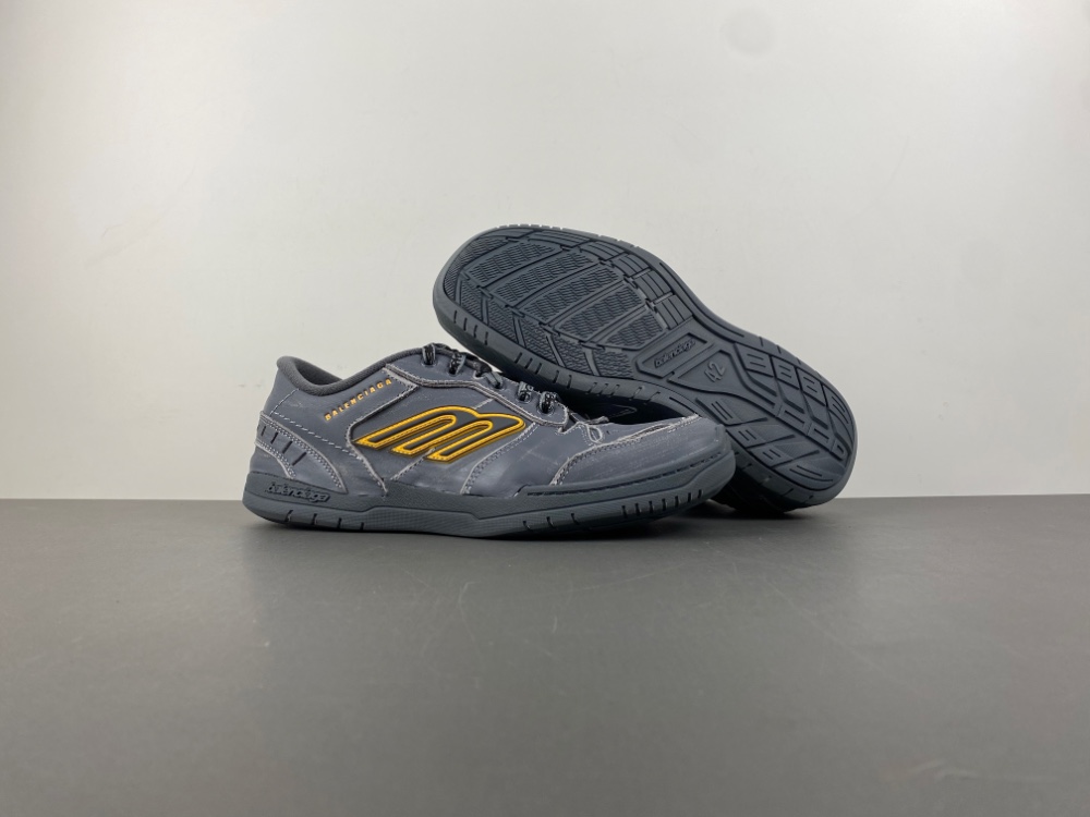 Balenciaga 18 Hamptons Worn-Out 841765 WCURB 1180