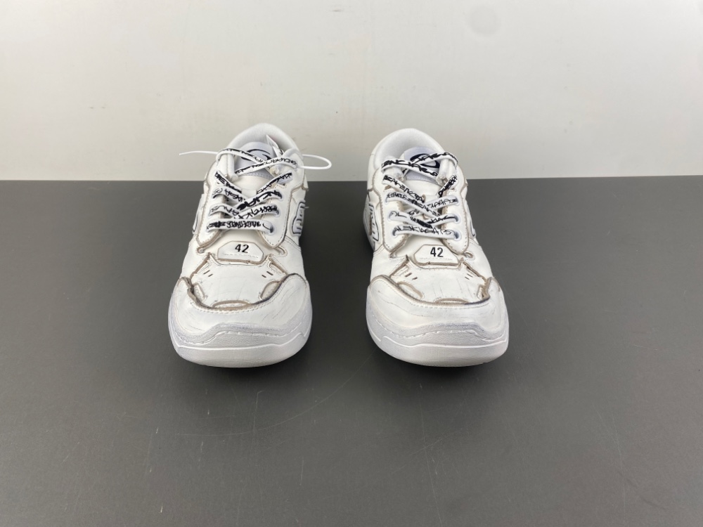 Balenciaga 18 Hamptons Worn-Out 841765 WCURS 9000