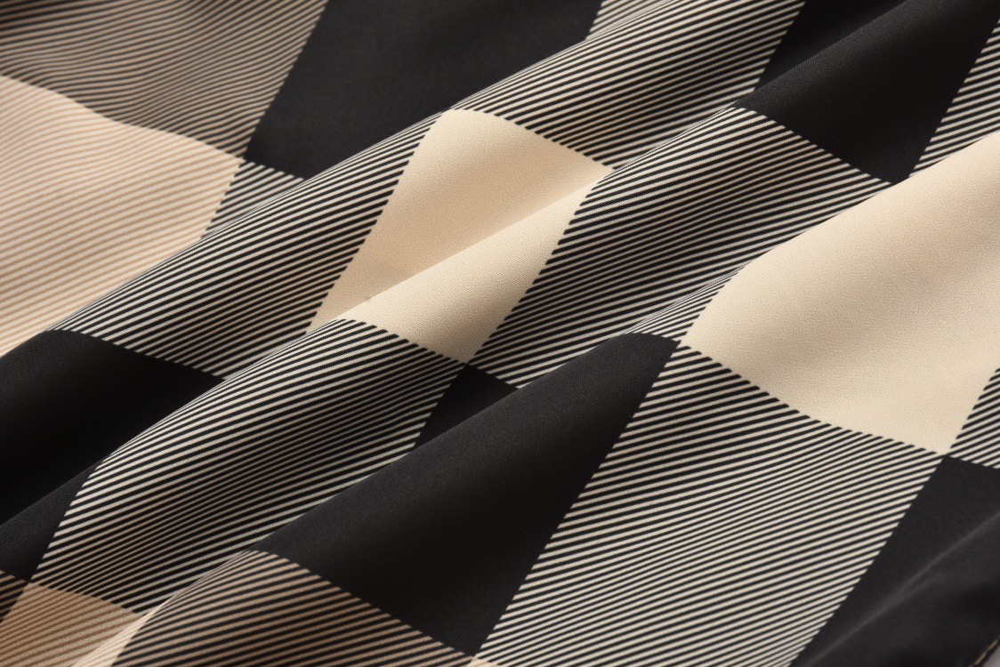 Burberry shorts pants