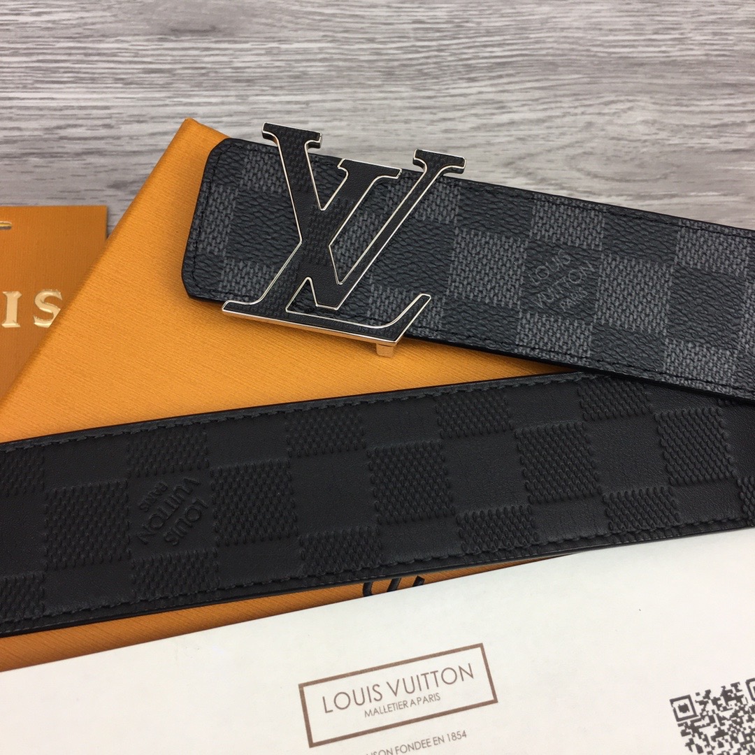 LV Initiales 40MM Reversible Belt M0668Q