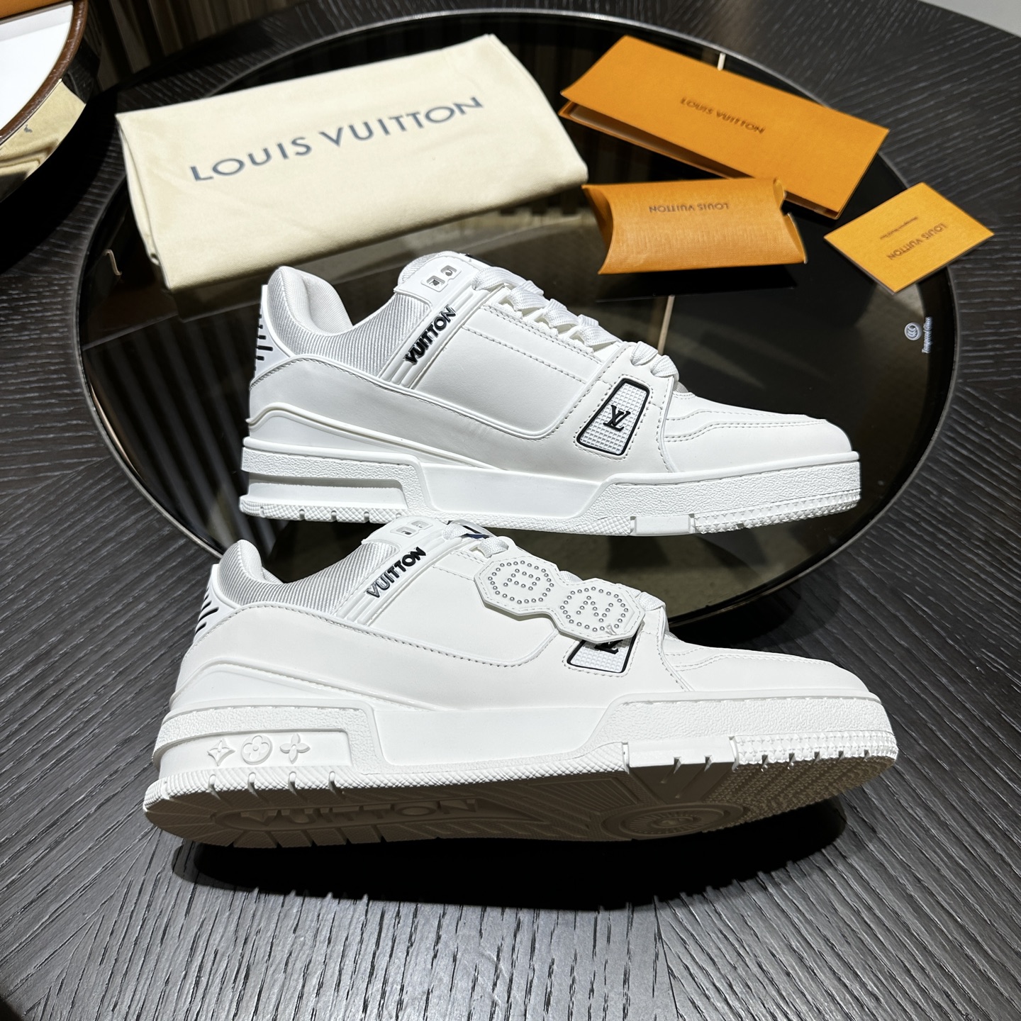 Louis Vuitton trainer white LV