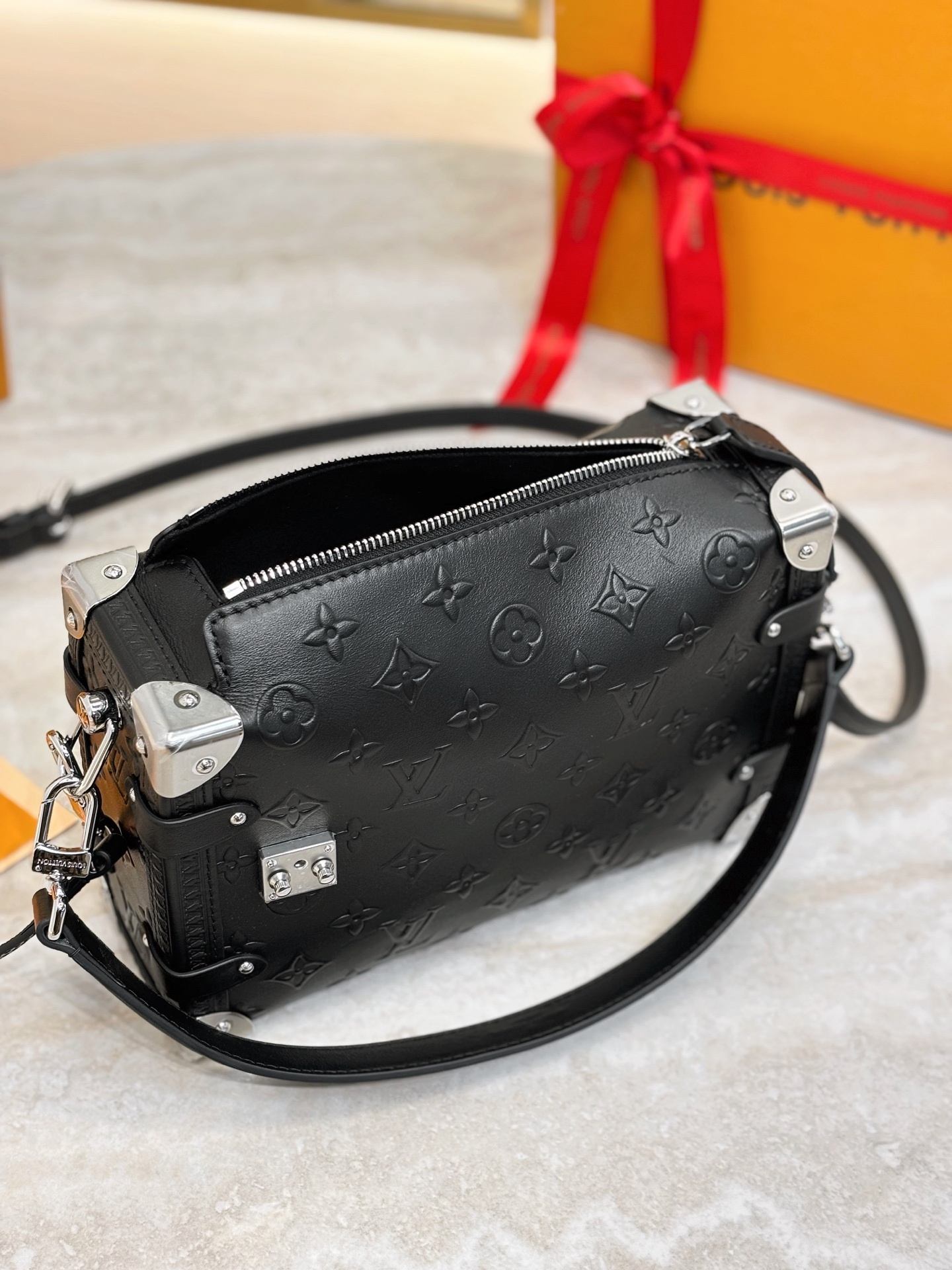 LV Side Trunk MM 23.5*16*8.5CM