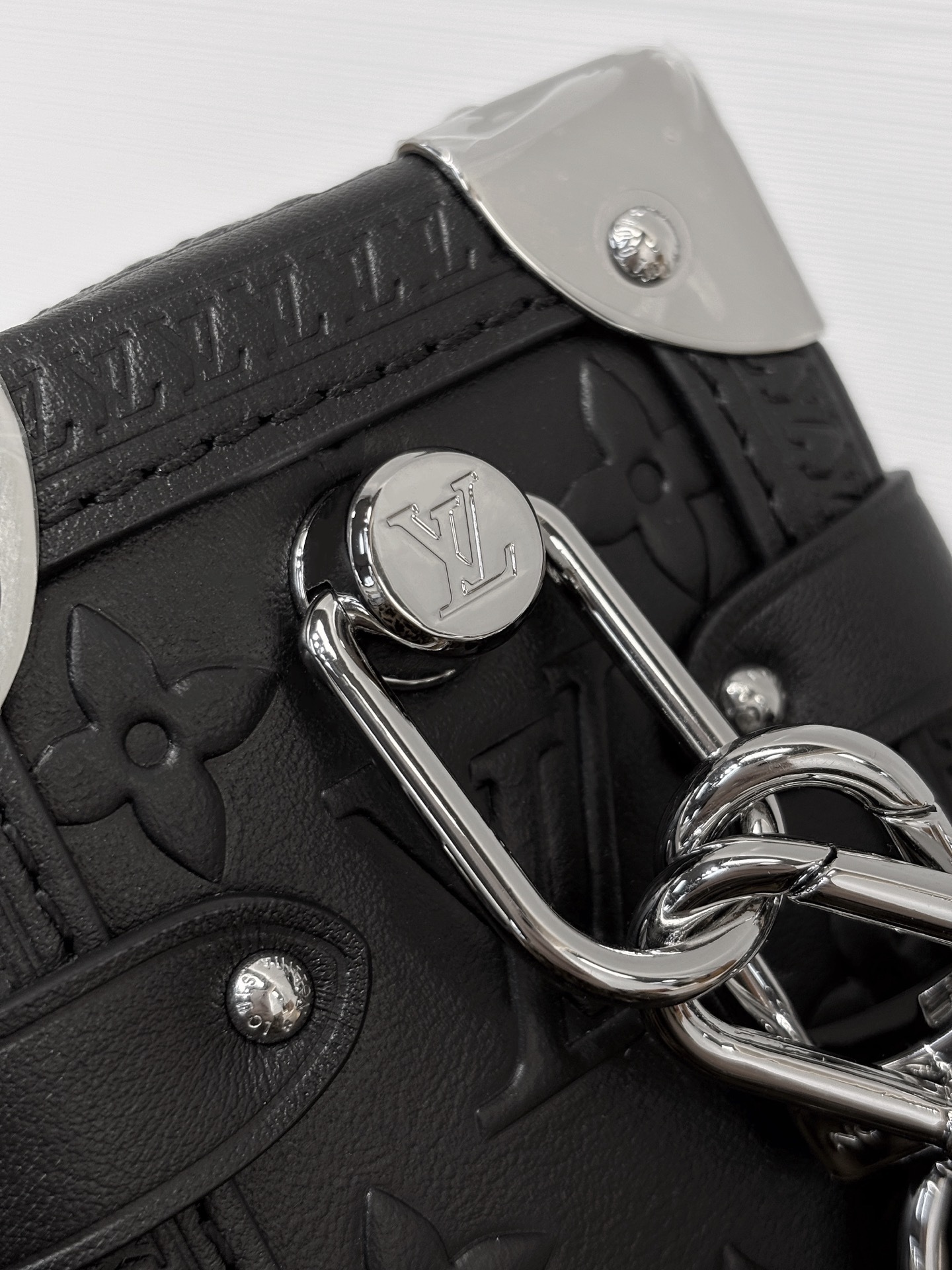 LV Side Trunk MM 23.5*16*8.5CM