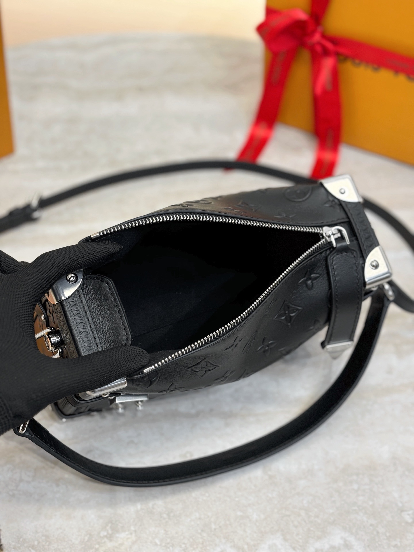 LV Side Trunk MM 23.5*16*8.5CM