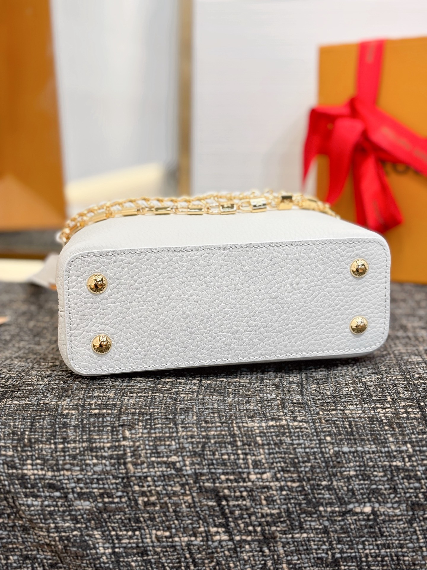 LV Capucines bag 13.6*8*21cm