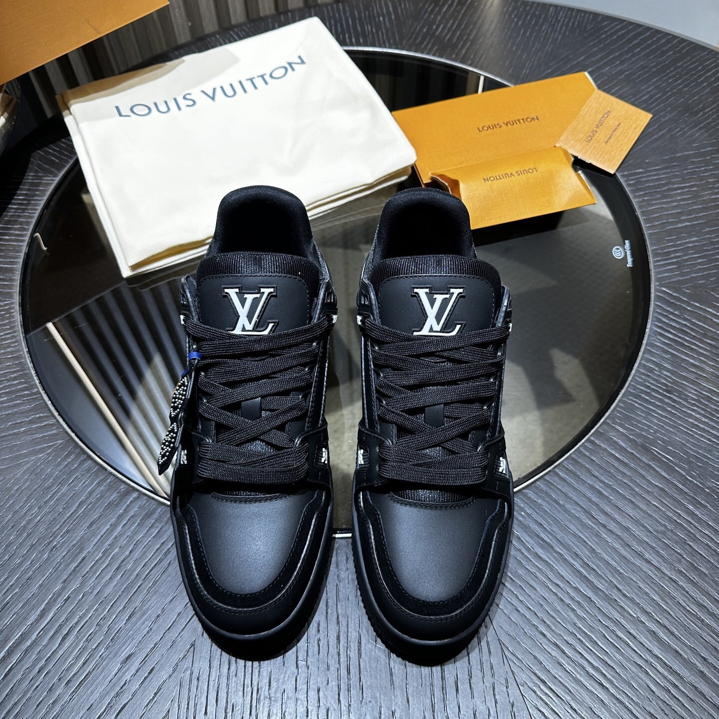 Louis Vuitton trainer black LV