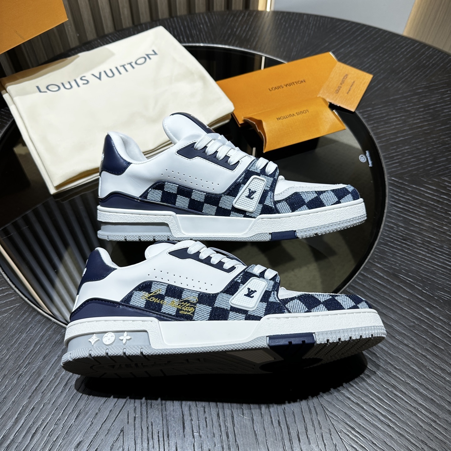 Louis Vuitton LV trainer sneaker 01